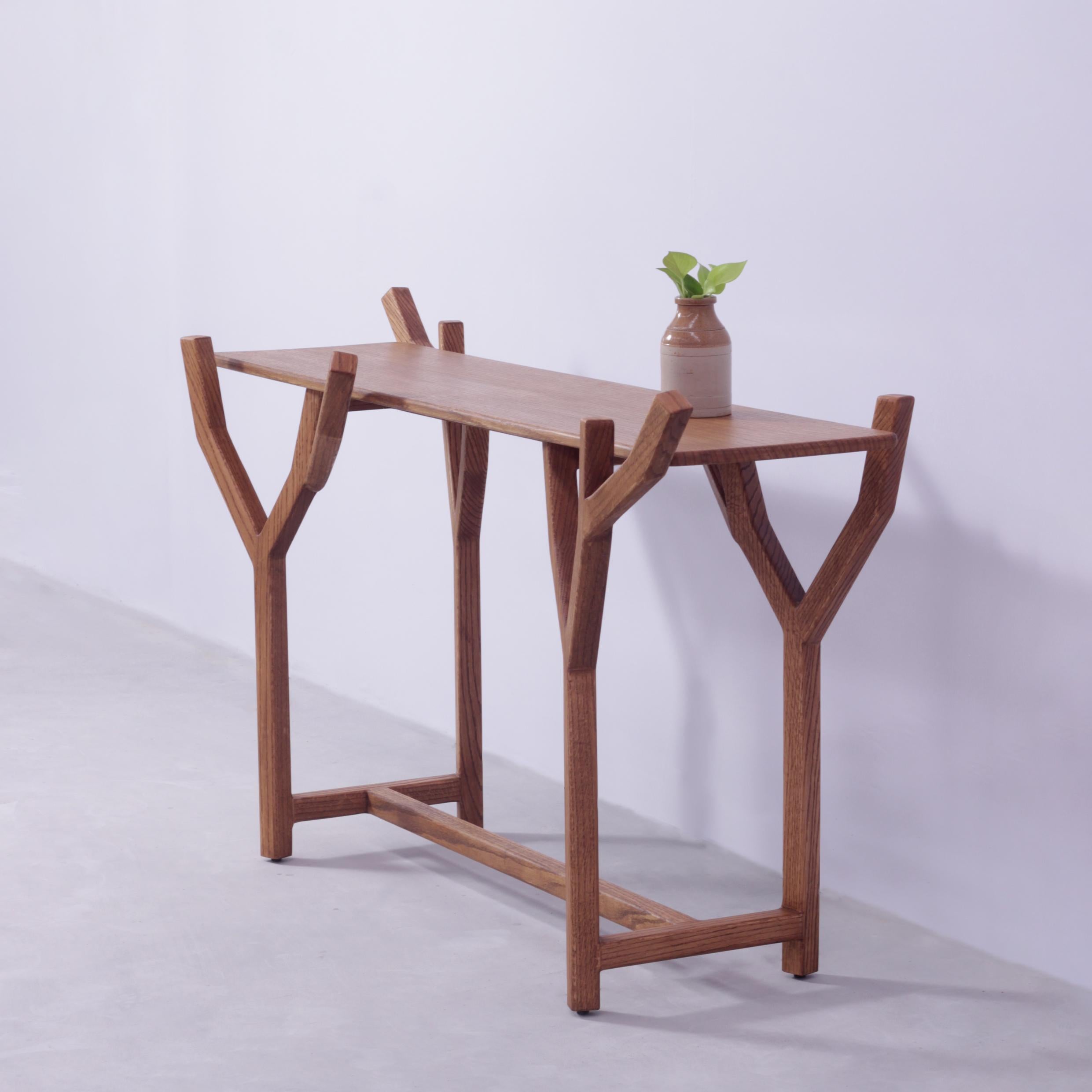 Modern Contemporary Handcrafted Oak Massivholz Konsolentisch mit Tischlerei, TOTEM (21. Jahrhundert und zeitgenössisch) im Angebot