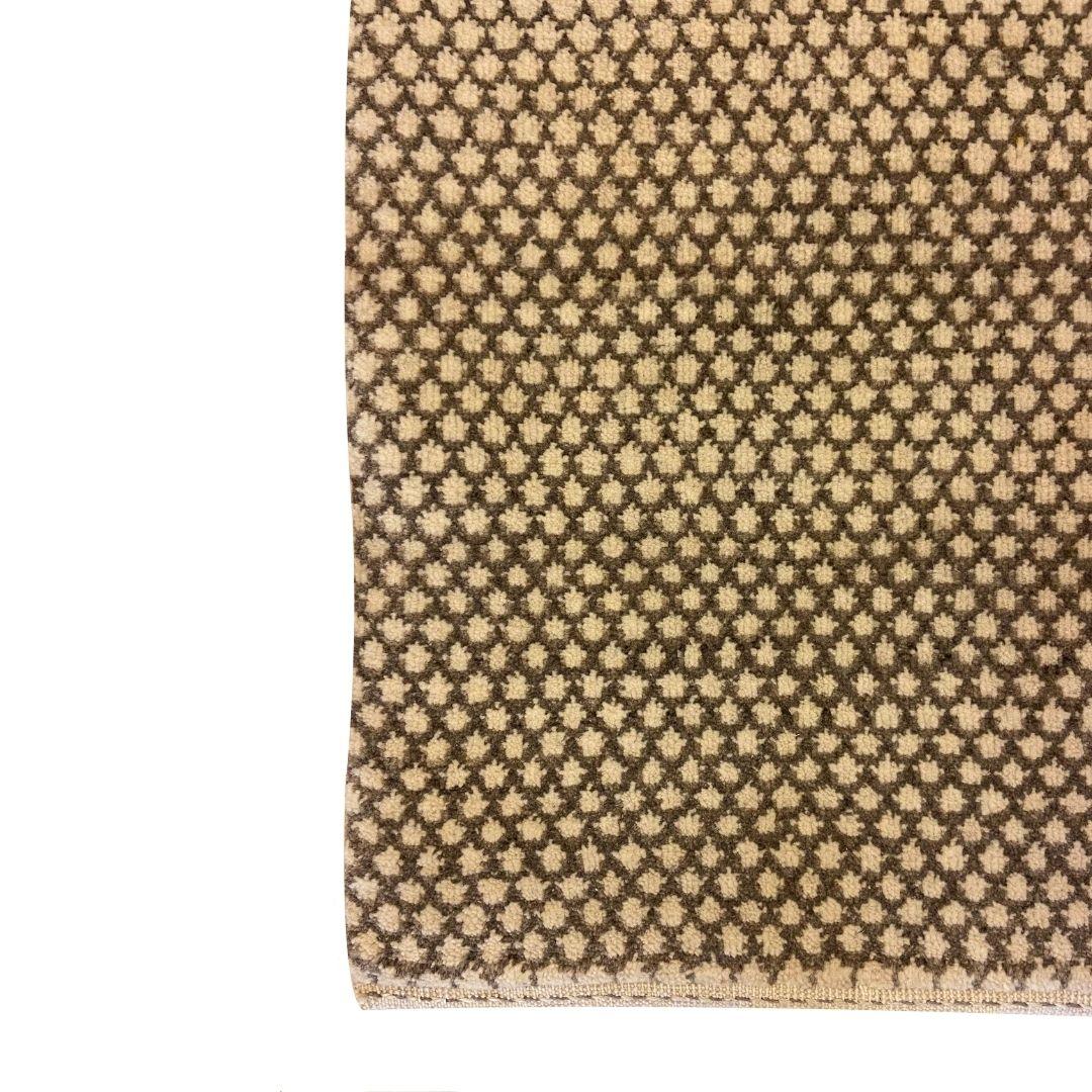 Organico moderno Tappeto di lana organico moderno crema e grigio, 2' x 3' in vendita