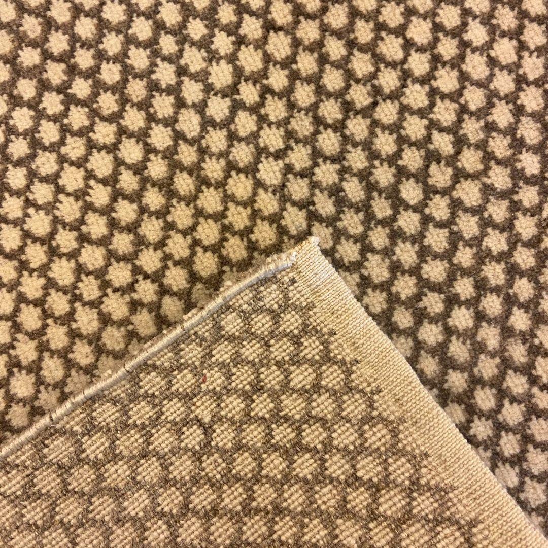 Lana Tappeto di lana organico moderno crema e grigio, 2' x 3' in vendita