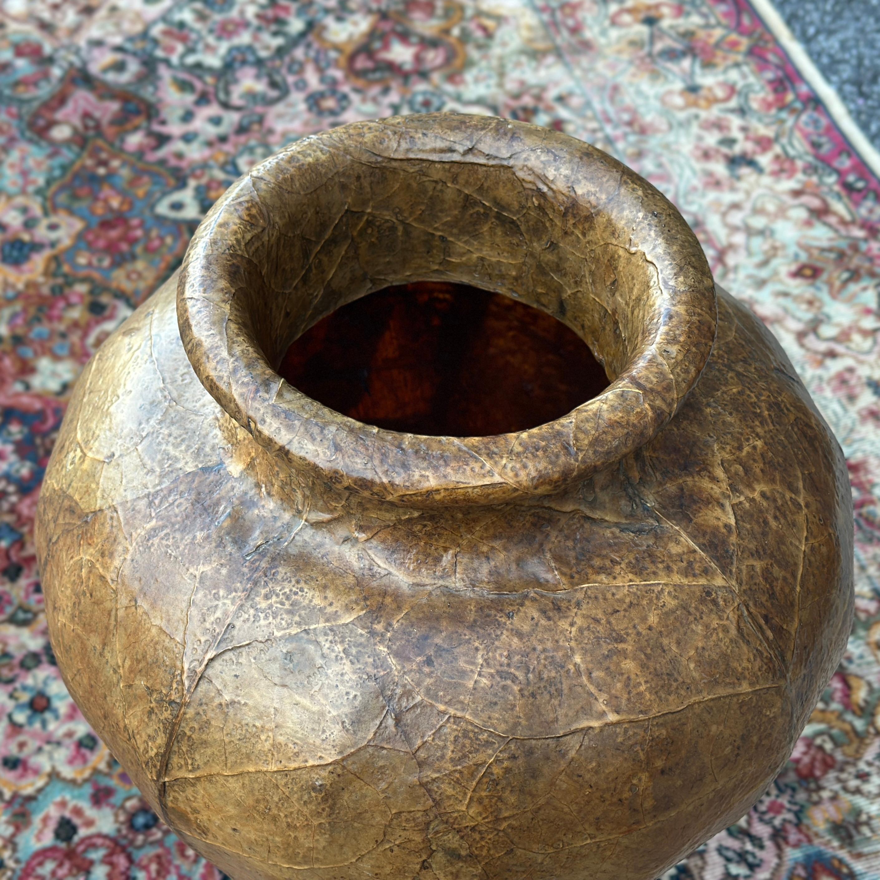 Filippino Vaso moderno organico a decoupage in foglie di tabacco o di banano di dimensioni eccessive in vendita