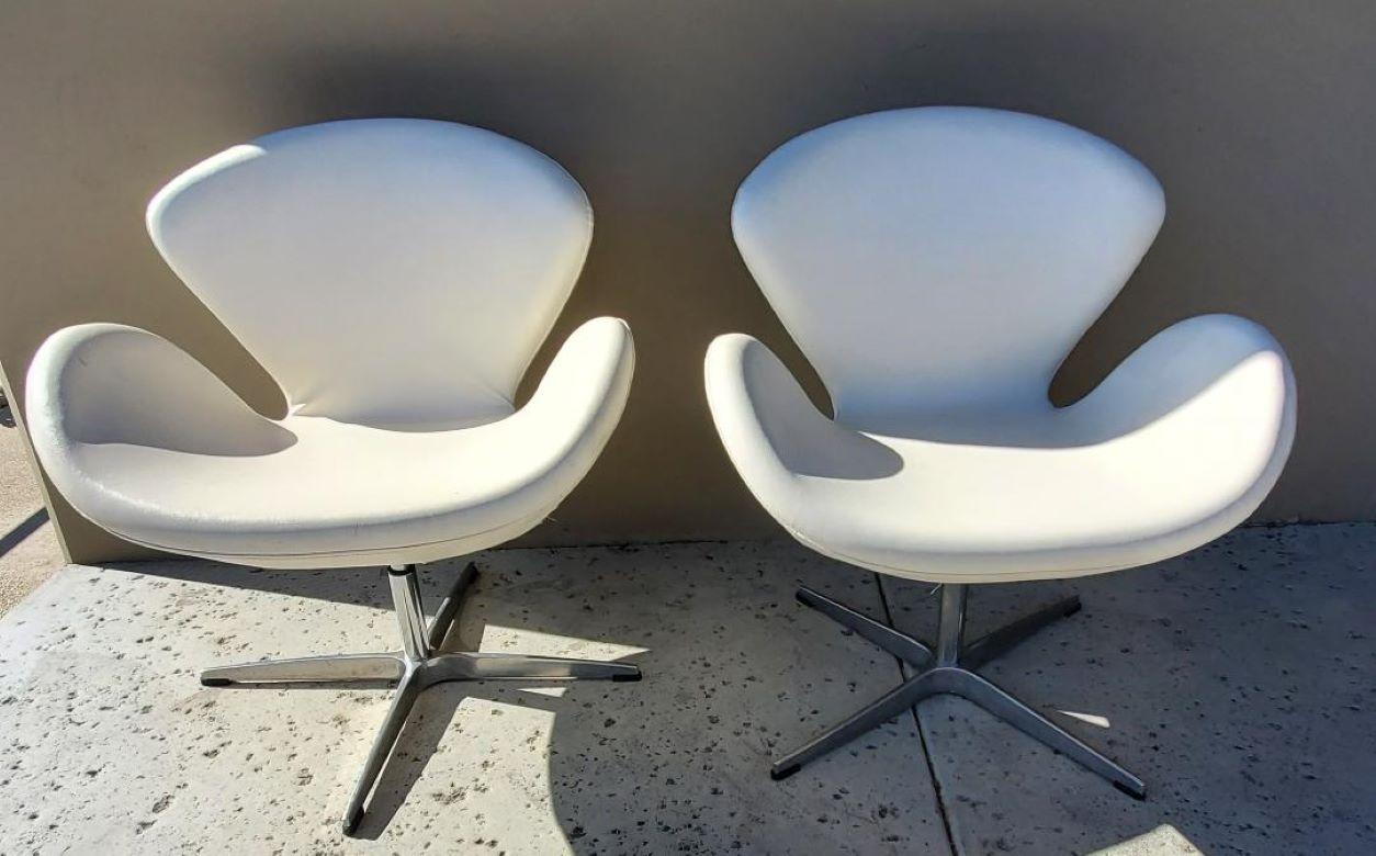 Organic Modern Designed Swivel Lounge Chairs In White With Cast Aluminum Base For Sale 9