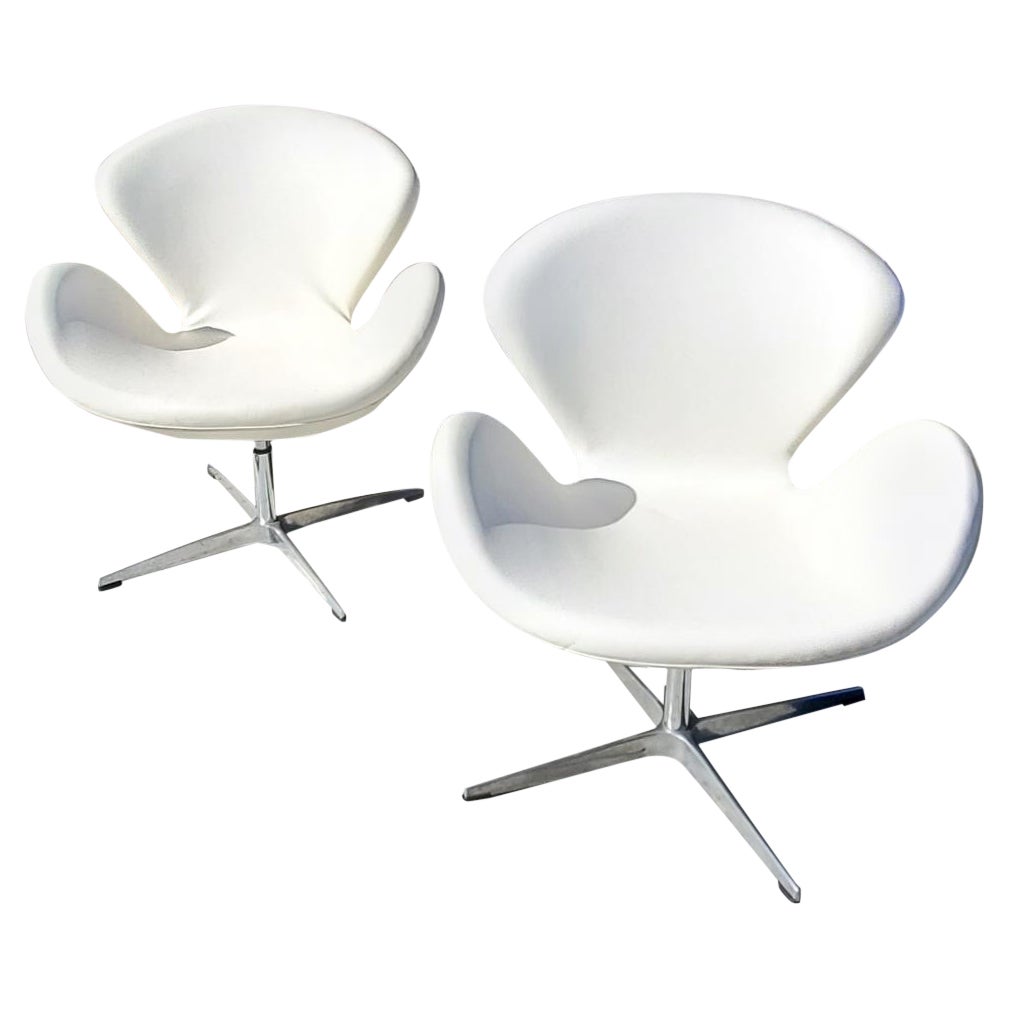 Chaises longues pivotantes de conception organique et moderne blanche avec base en aluminium coulé