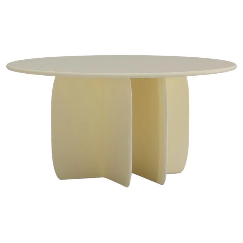 Mesa de comedor moderna orgánica Catus de madera lacada en amarillo arena en venta