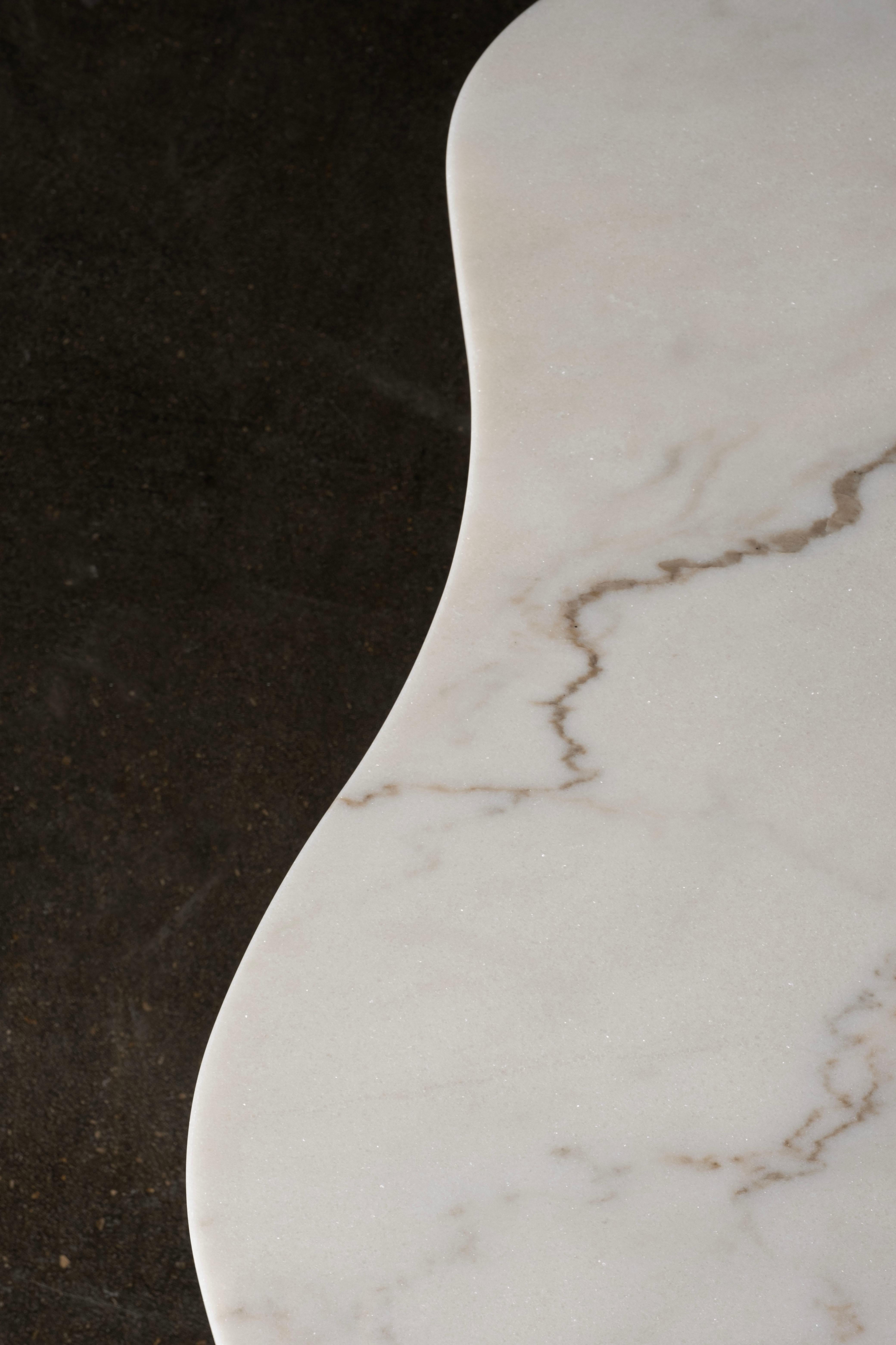 XXIe siècle et contemporain Table basse Dornes, marbre Calacatta, fabriquée à la main au Portugal par Greenapple en vente