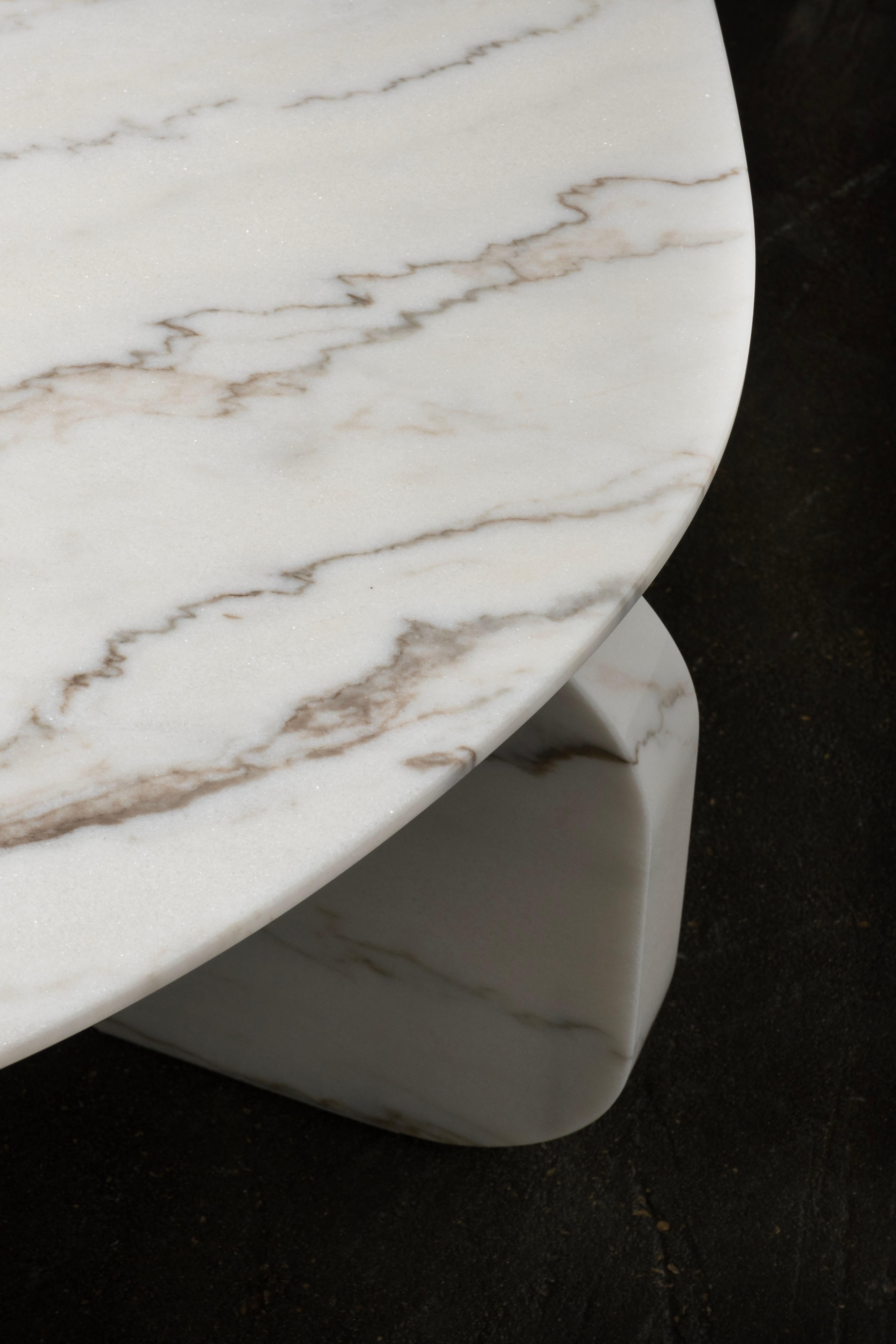 Table basse Dornes, marbre Calacatta, fabriquée à la main au Portugal par Greenapple en vente 1