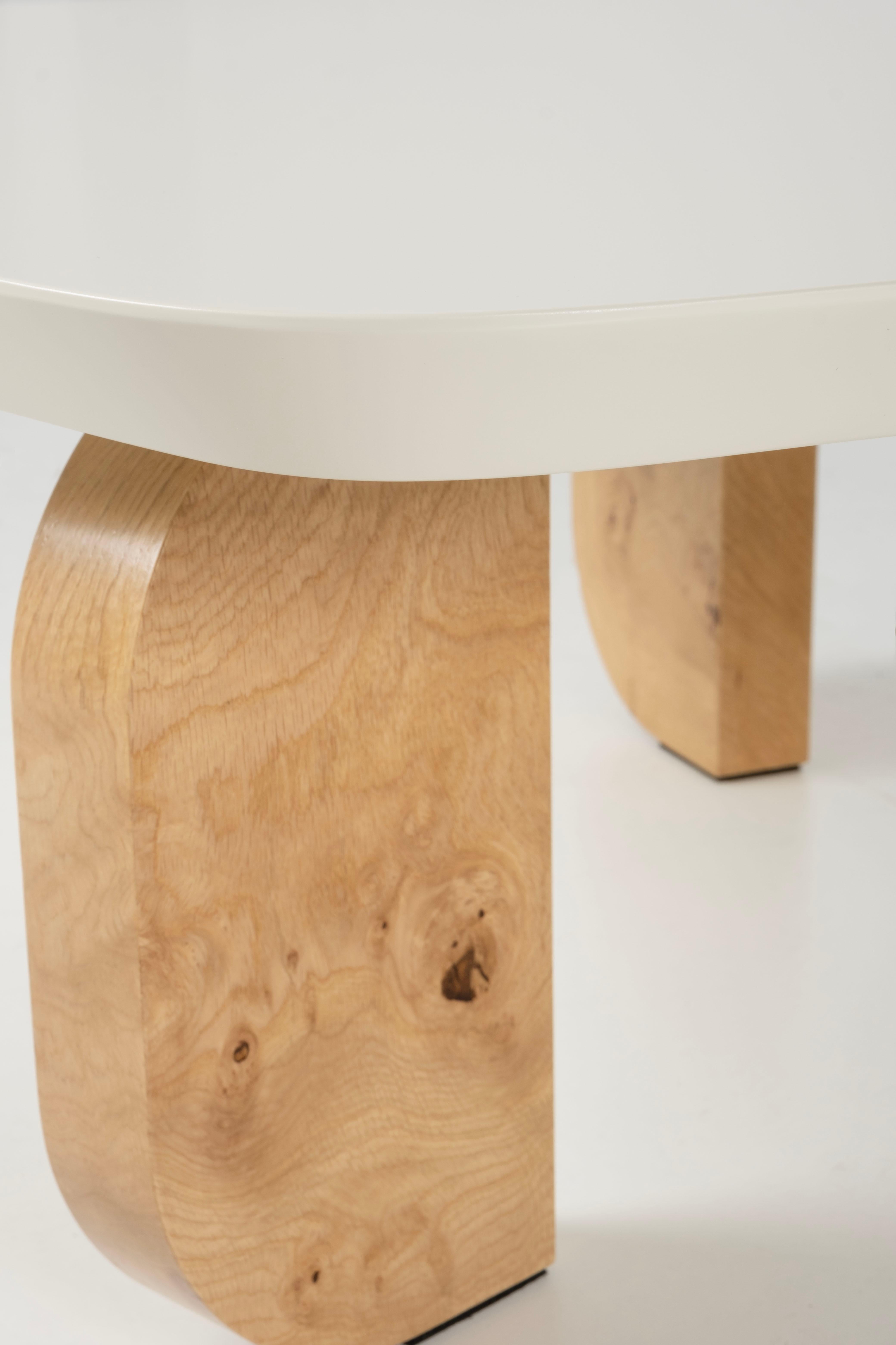 Portugais Tables basses modernes organiques Dornes, Oak Oak Root, White, Handmade by Greenapple en vente
