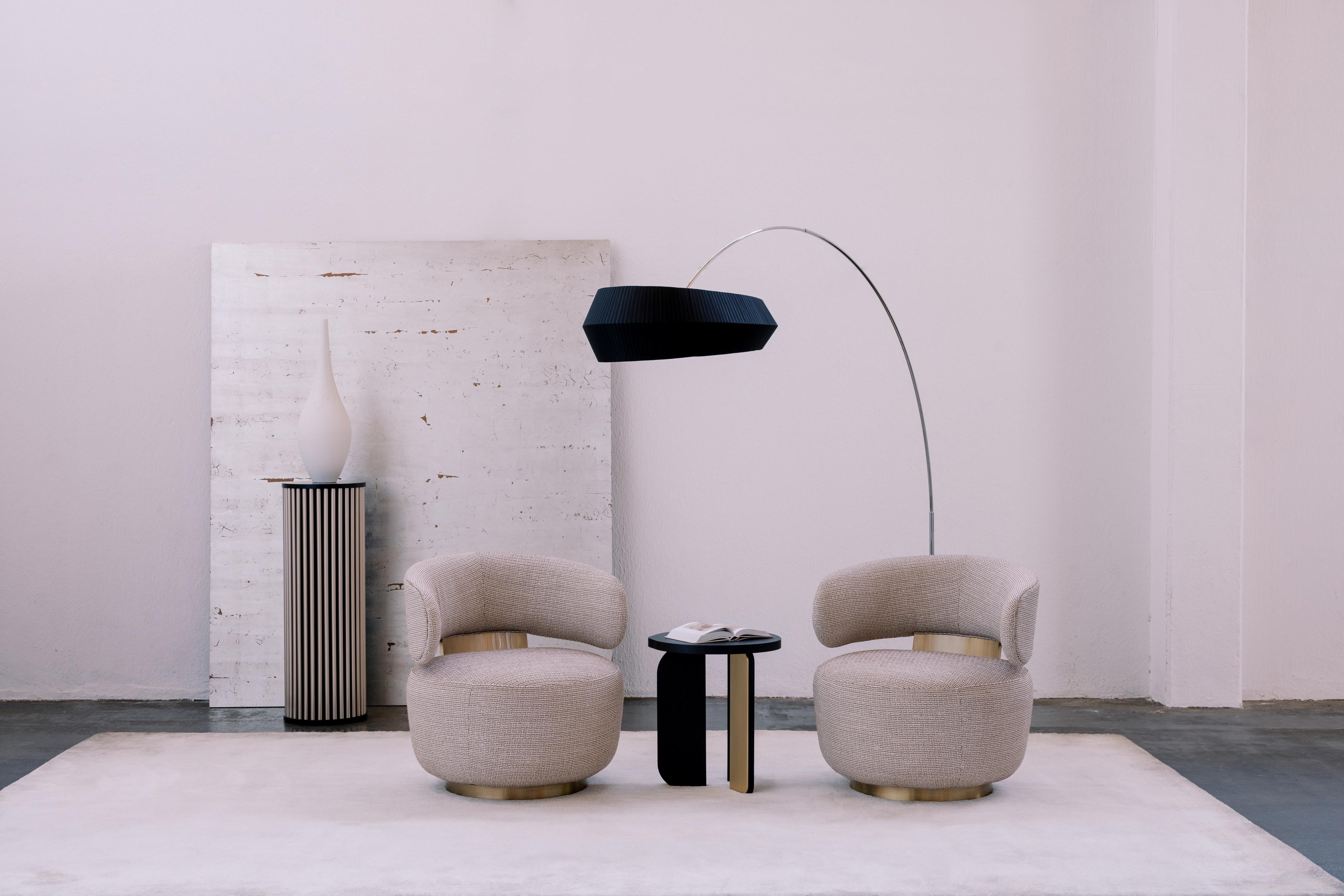 Table d'appoint Dornes en chêne et laiton, fabriquée à la main au Portugal par Greenapple en vente 7