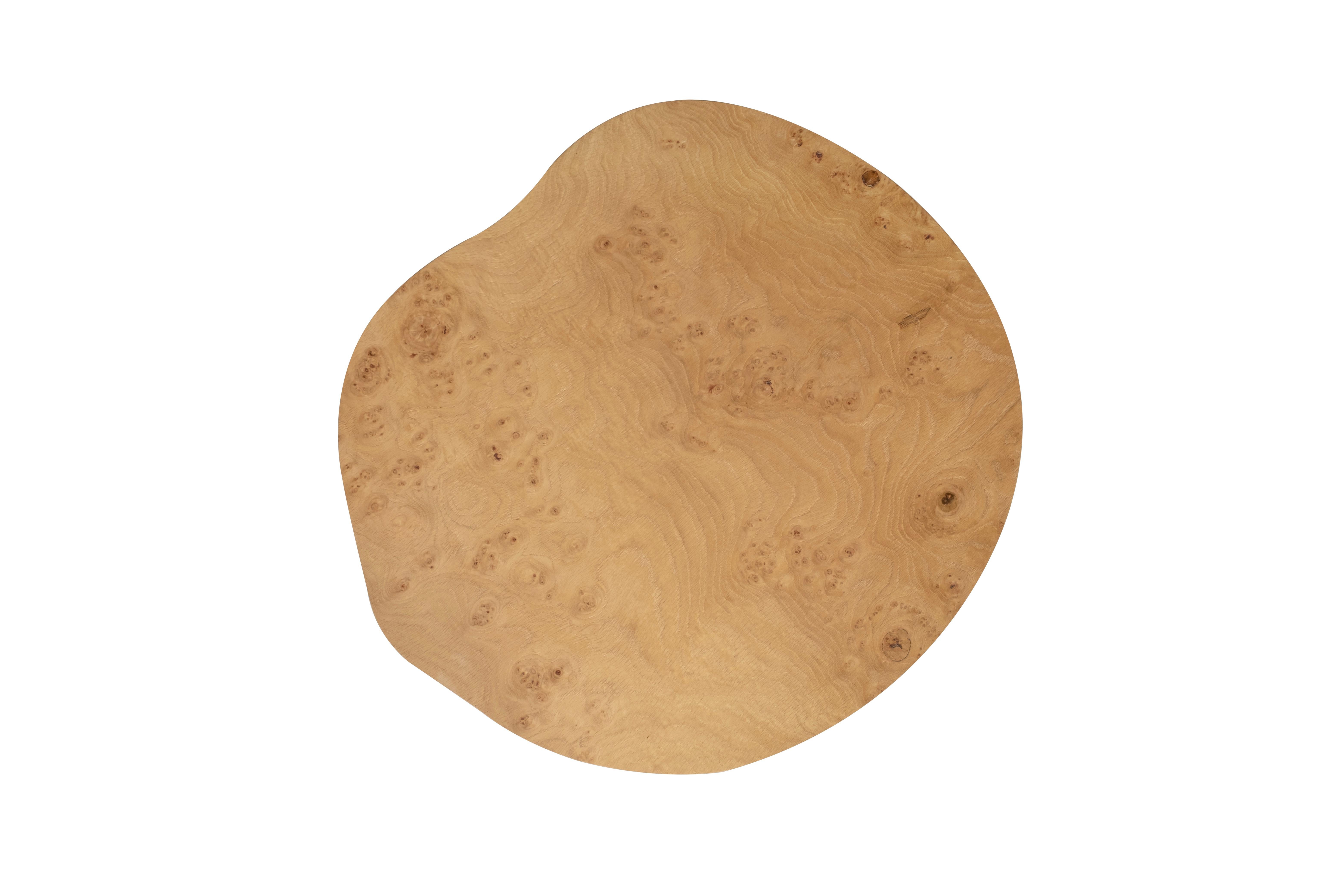 Spazzolato Tavolino organico moderno Dornes, Oak Brass, fatto a mano in Portogallo da Greenapple in vendita