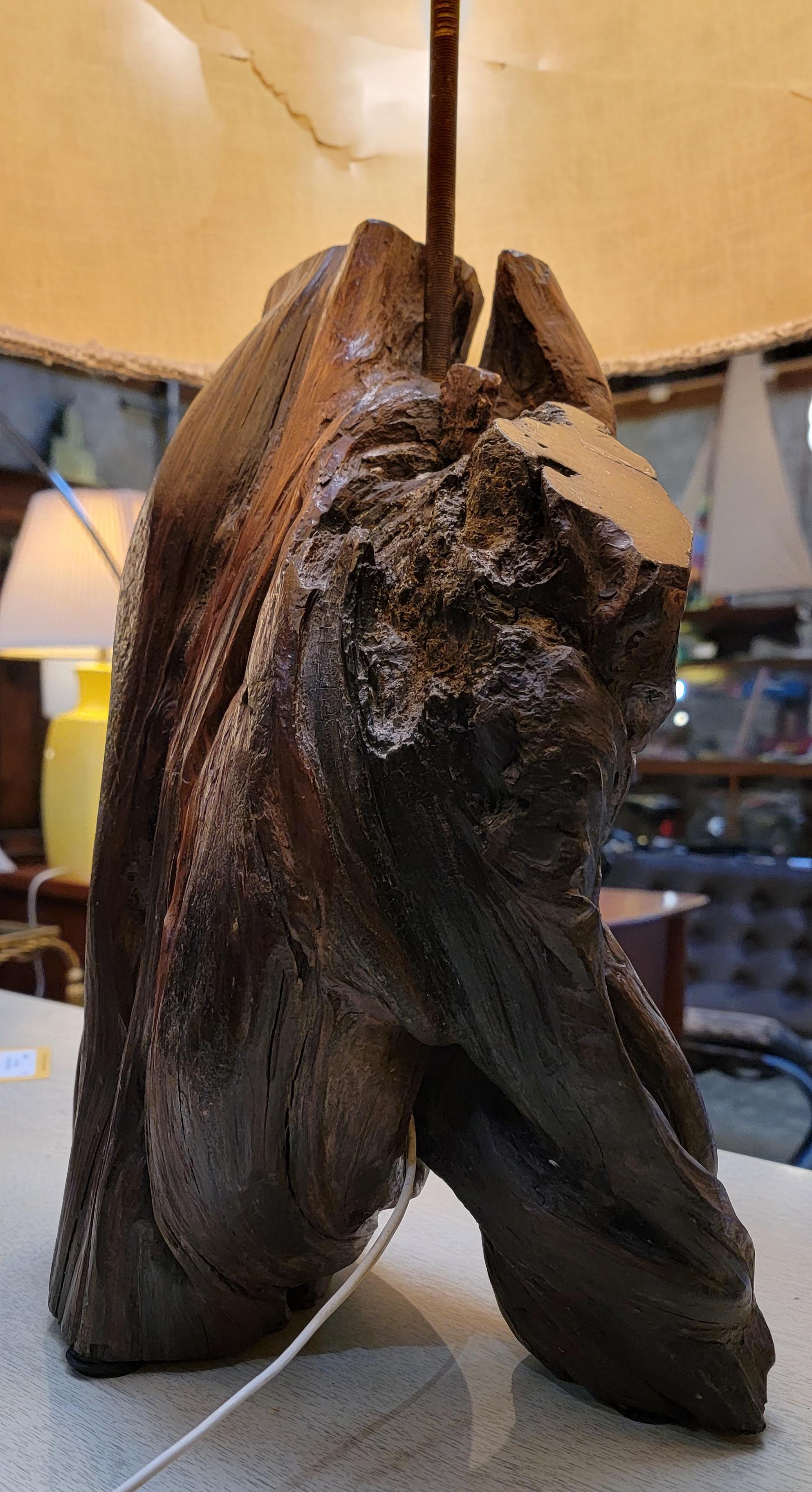20ième siècle Lampe de table The Modernity Roots en bois flotté organique en vente