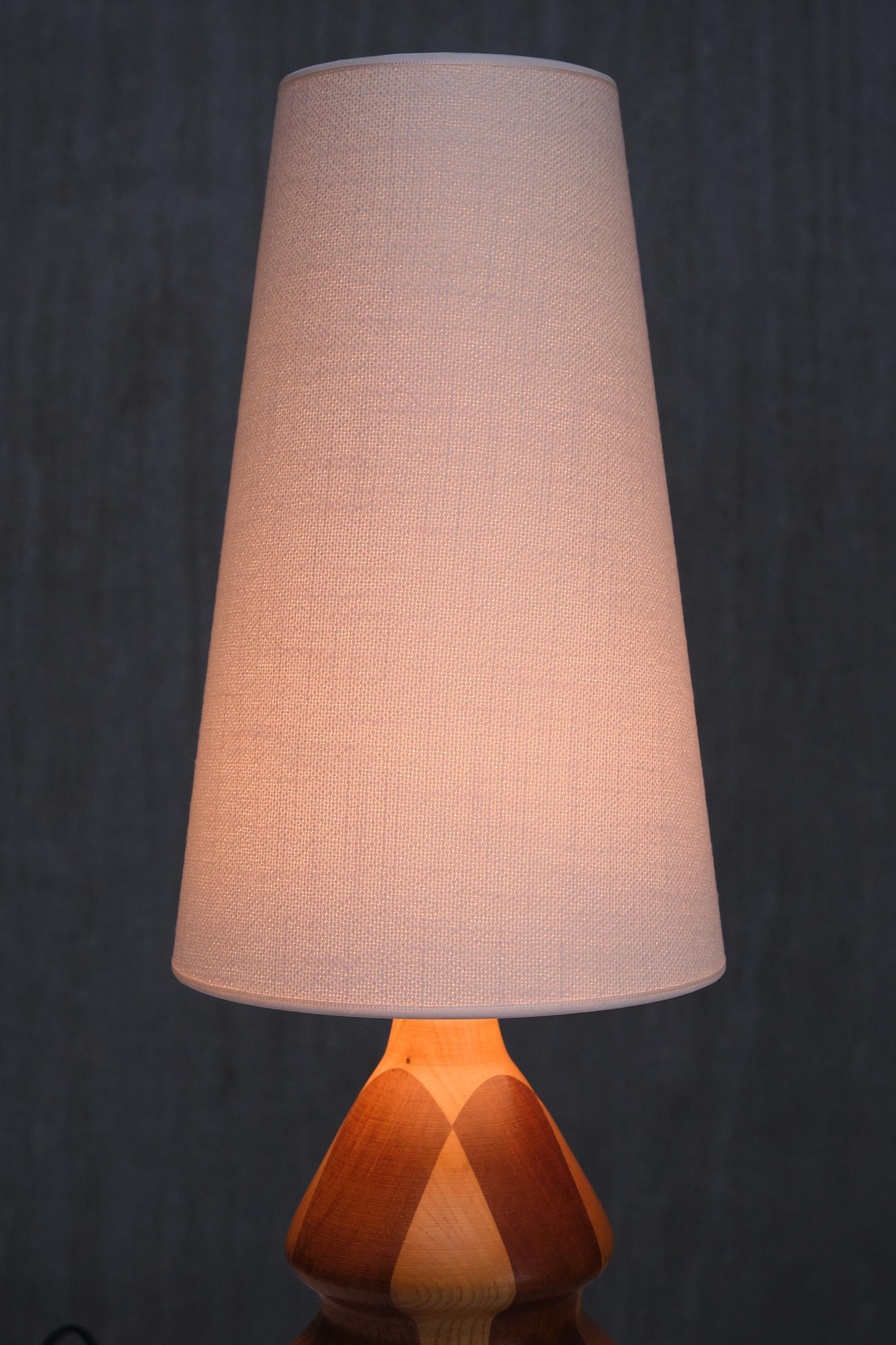 Organic Modern Dual Tone Table Lamp, Turned Oak and Teak, Denmark, 1960s For Sale 3