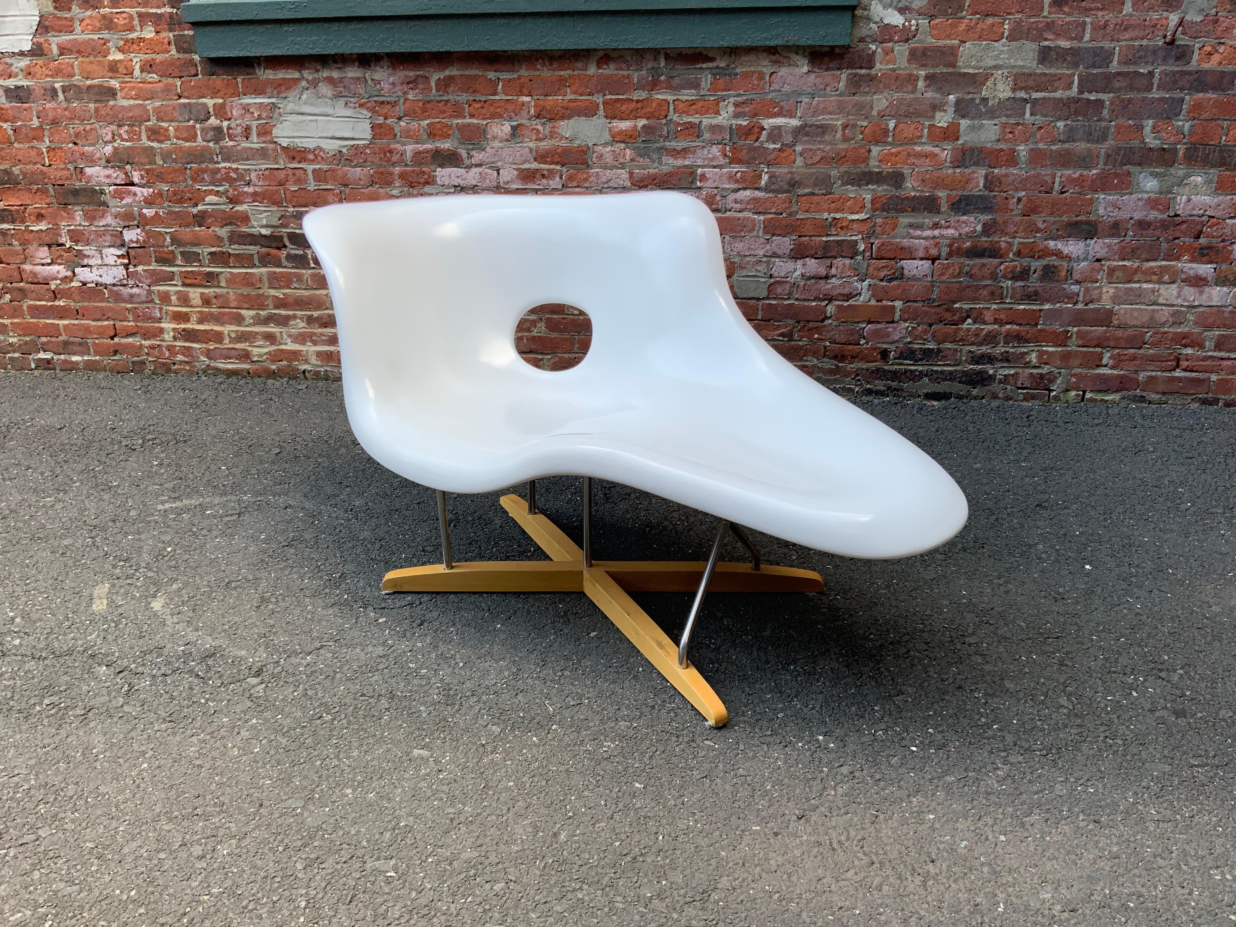 La Chaise was the innovative design of Ray and Charles Eames. The design was their entry in MOMA's 1948 International Competition for Low Cost Design. The cloud-like molded fiberglass form pays homage to Gaston Lachaise's scultpure.

This chair