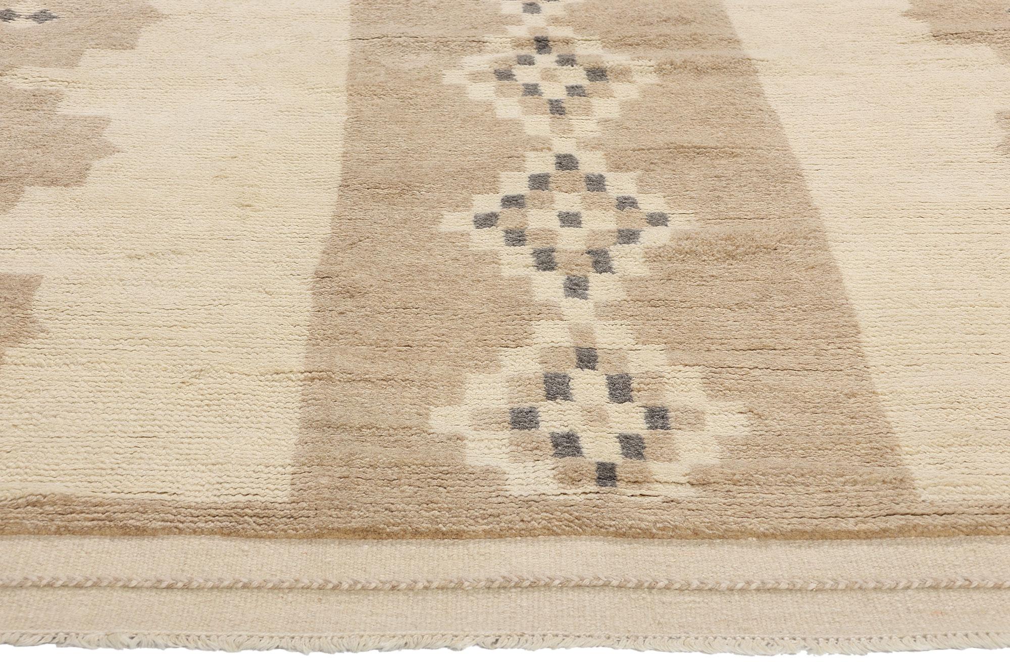 Indiano Tappeto marocchino organico moderno con tonalità della terra in vendita