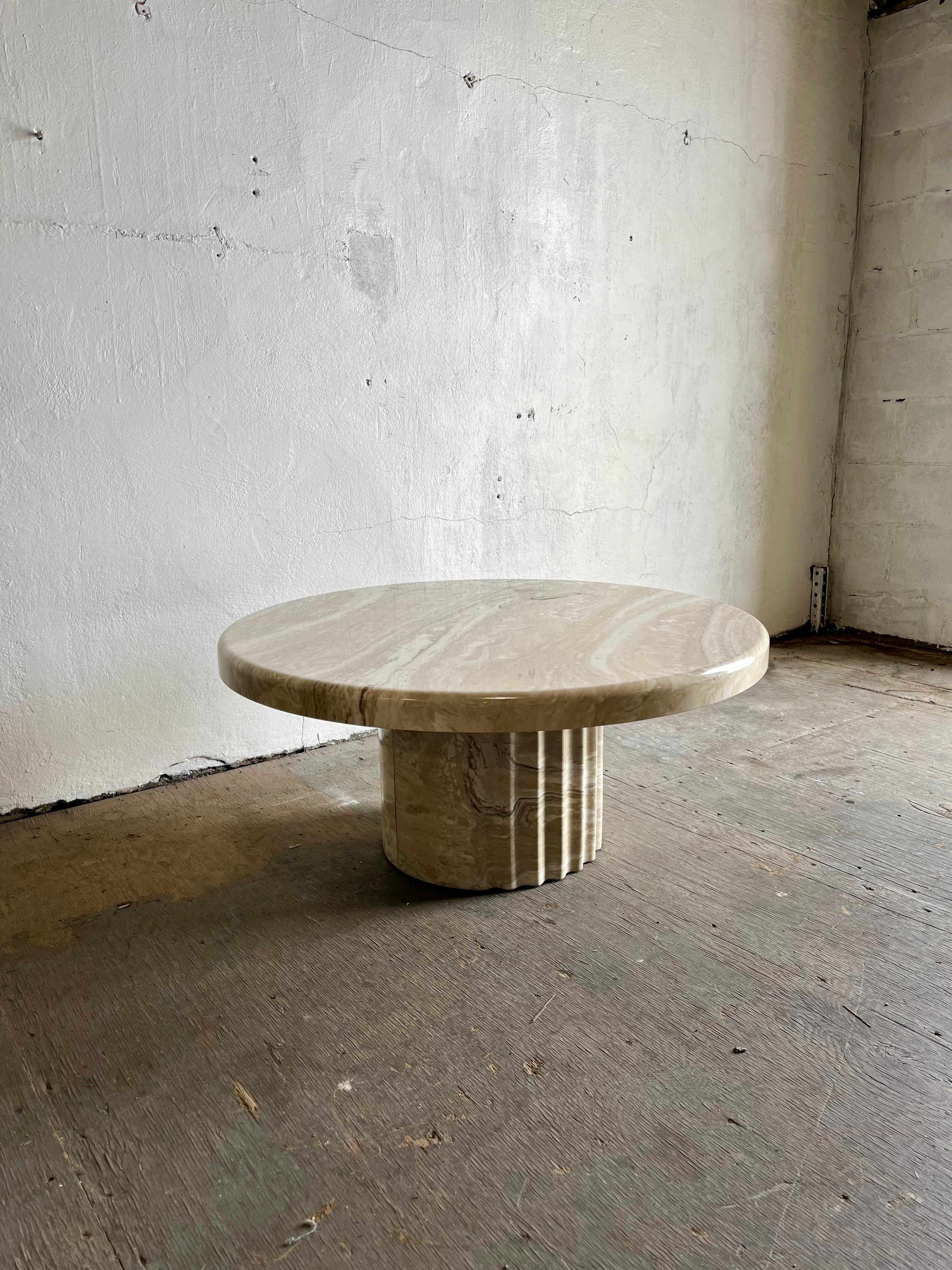 Organic Modern Faux Marble Resin Coffee Table In Good Condition For Sale In W Allenhurst, NJ