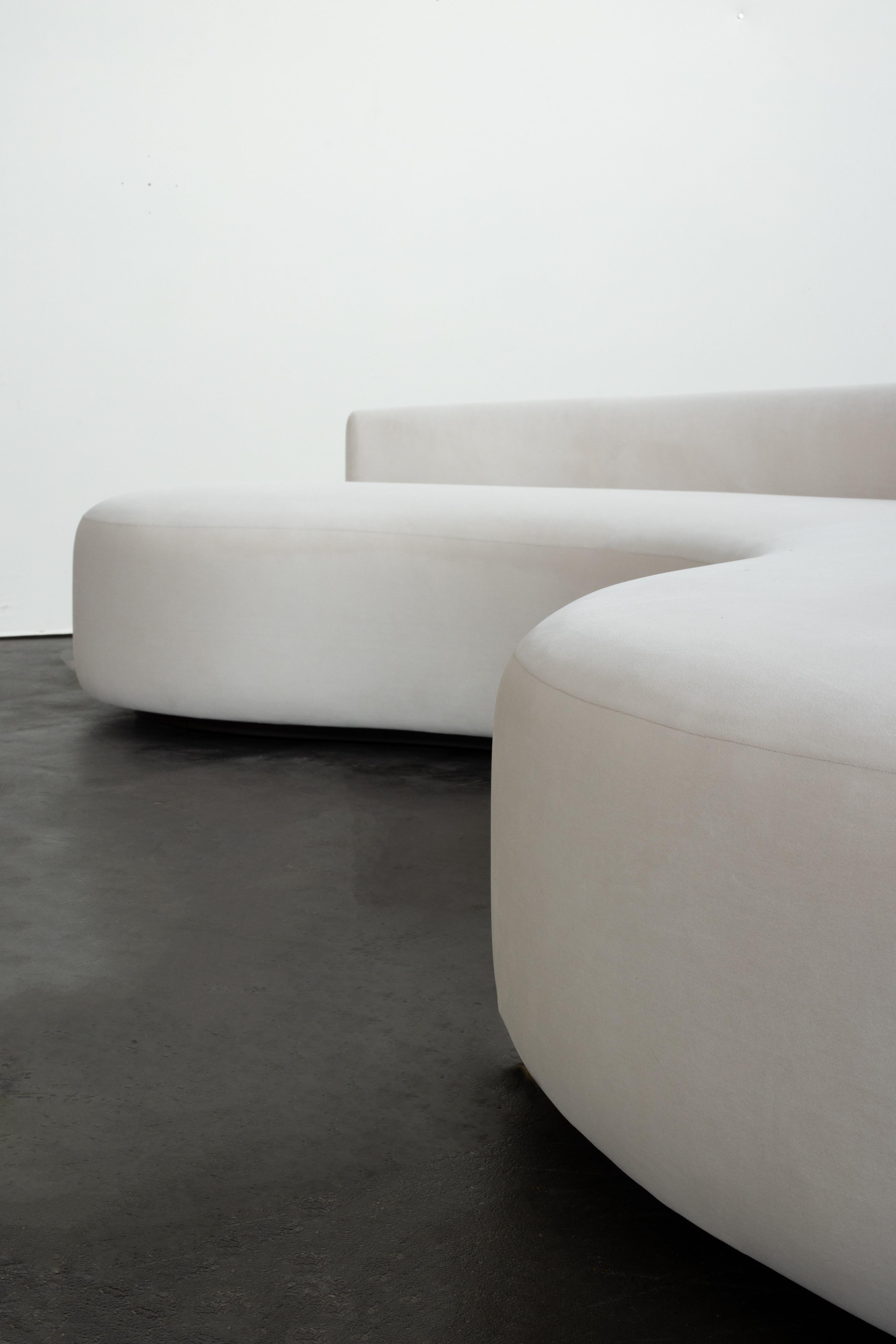 Organic Modern Fibonacci Spiral Sofa, Beige Samt, Handmade Portugal Greenapple (21. Jahrhundert und zeitgenössisch) im Angebot