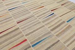 Alfombra orgánica moderna de tejido plano, de lana hilada a mano y con tintes vegetales naturales