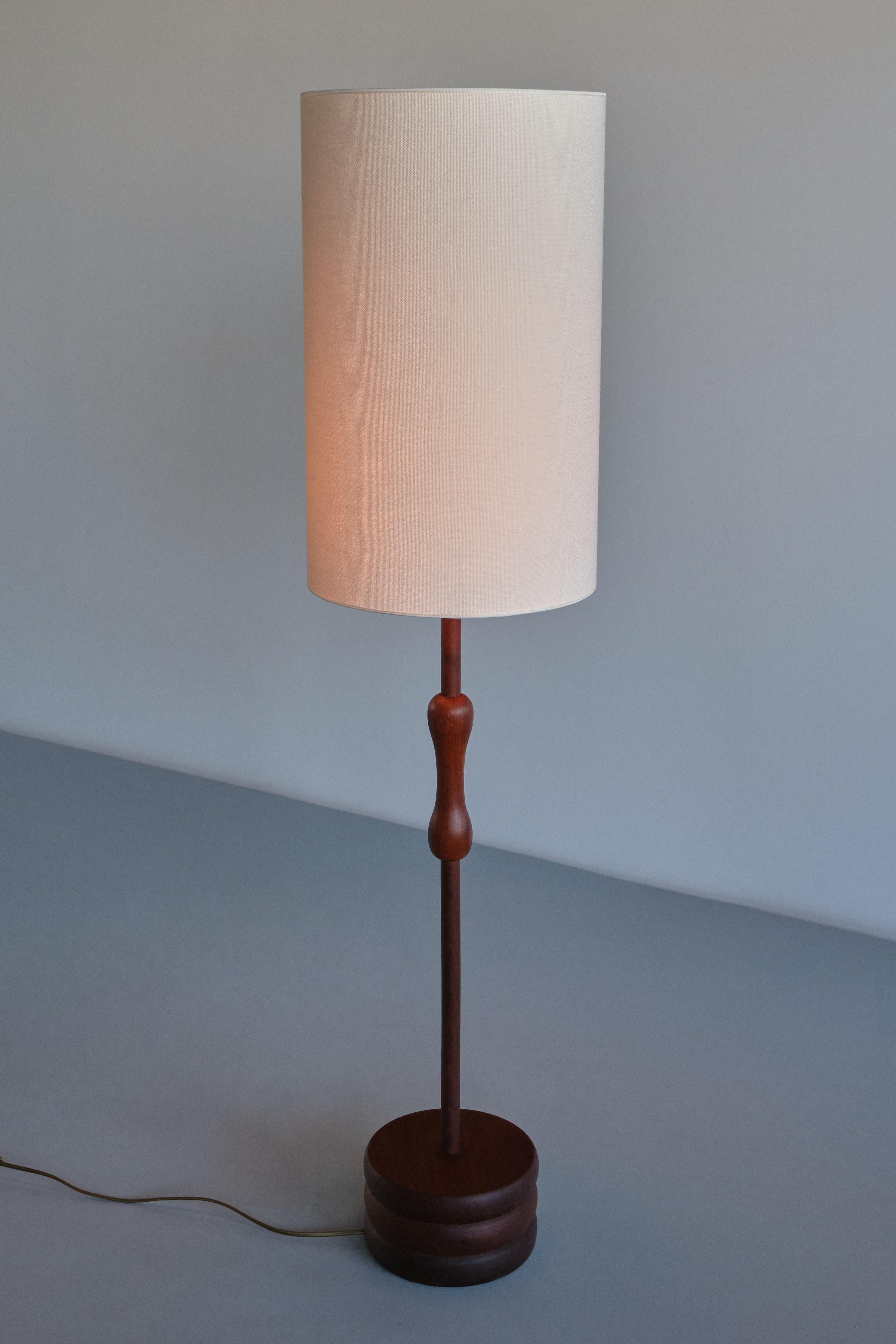 Organic Modern Floor / Table Lamp in Solid Teak Wood, Sweden, 1950s For Sale 4