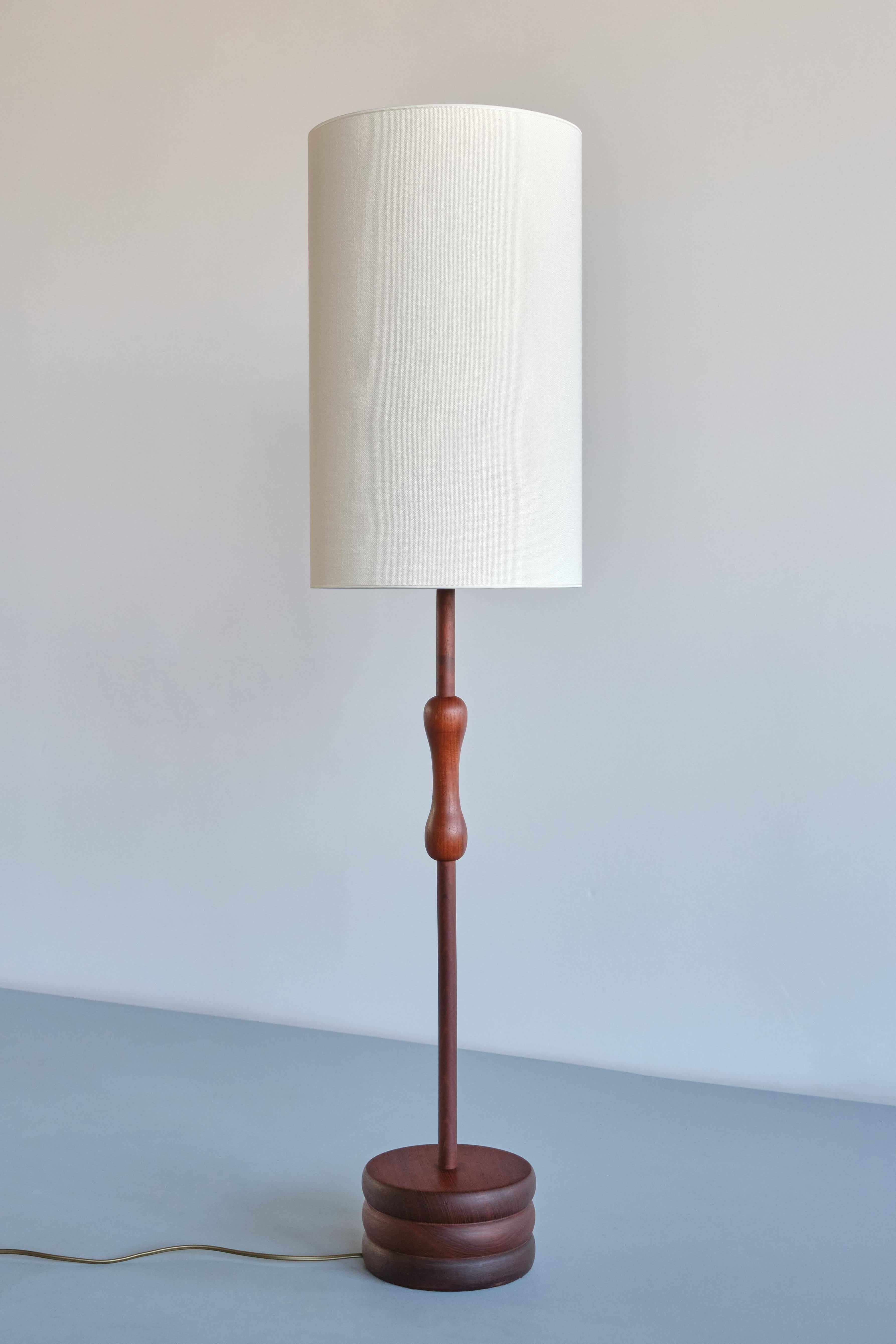 Organic Modern Floor / Table Lamp in Solid Teak Wood, Sweden, 1950s For Sale 5