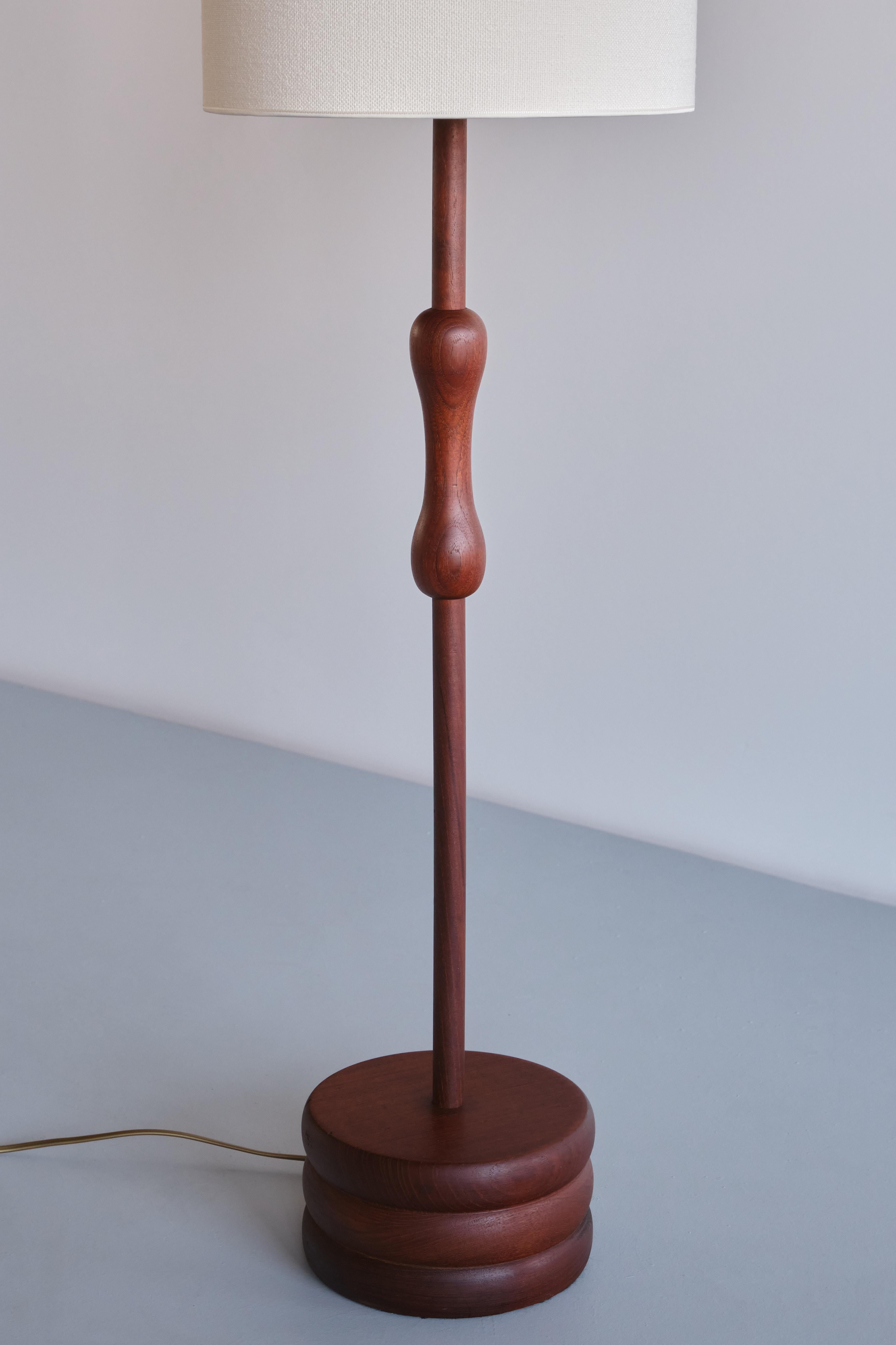 Tissu Lampadaire / lampe de table organique moderne en bois de teck massif, Suède, années 1950 en vente