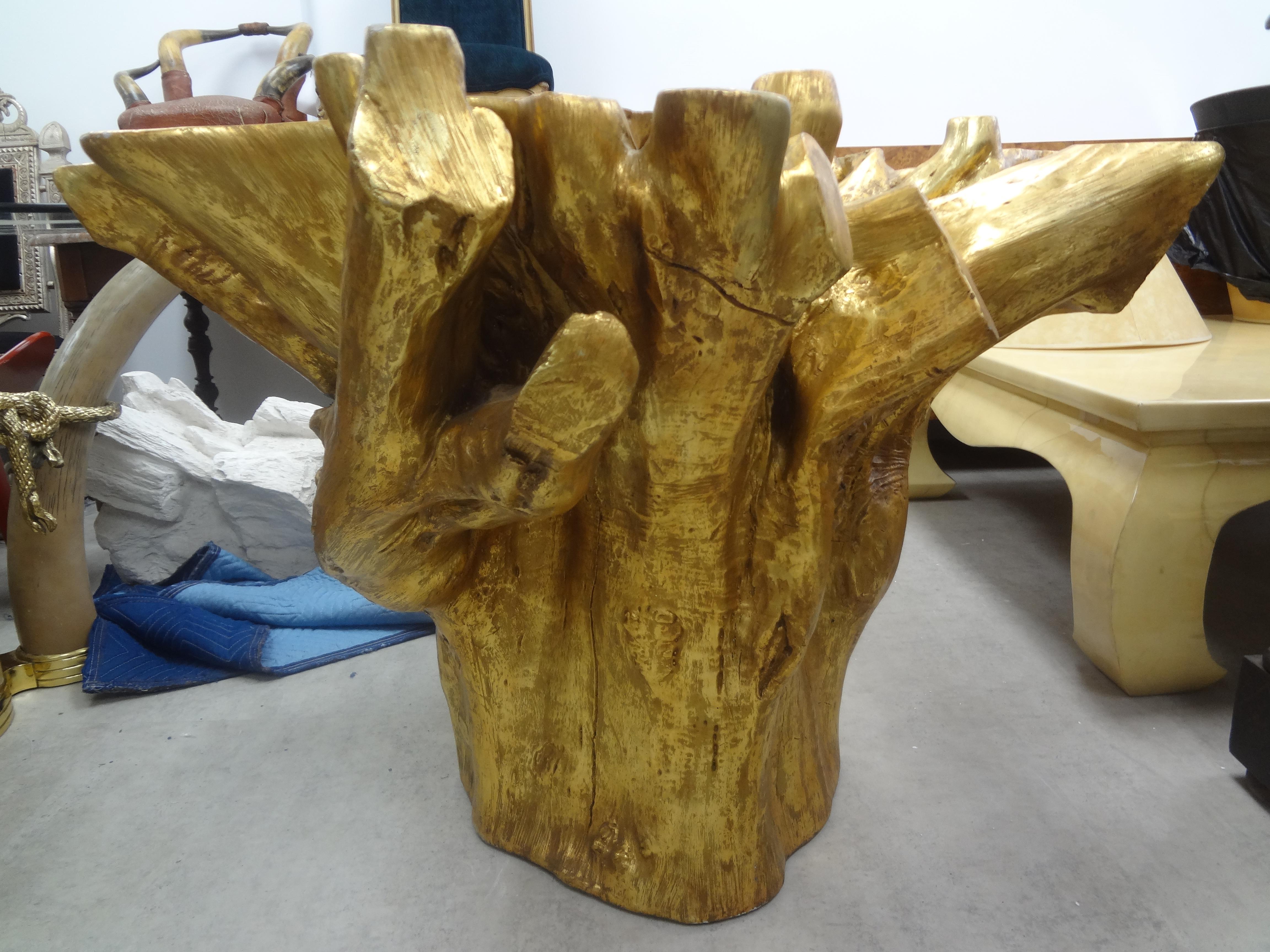 mesa con base de tronco de arbol