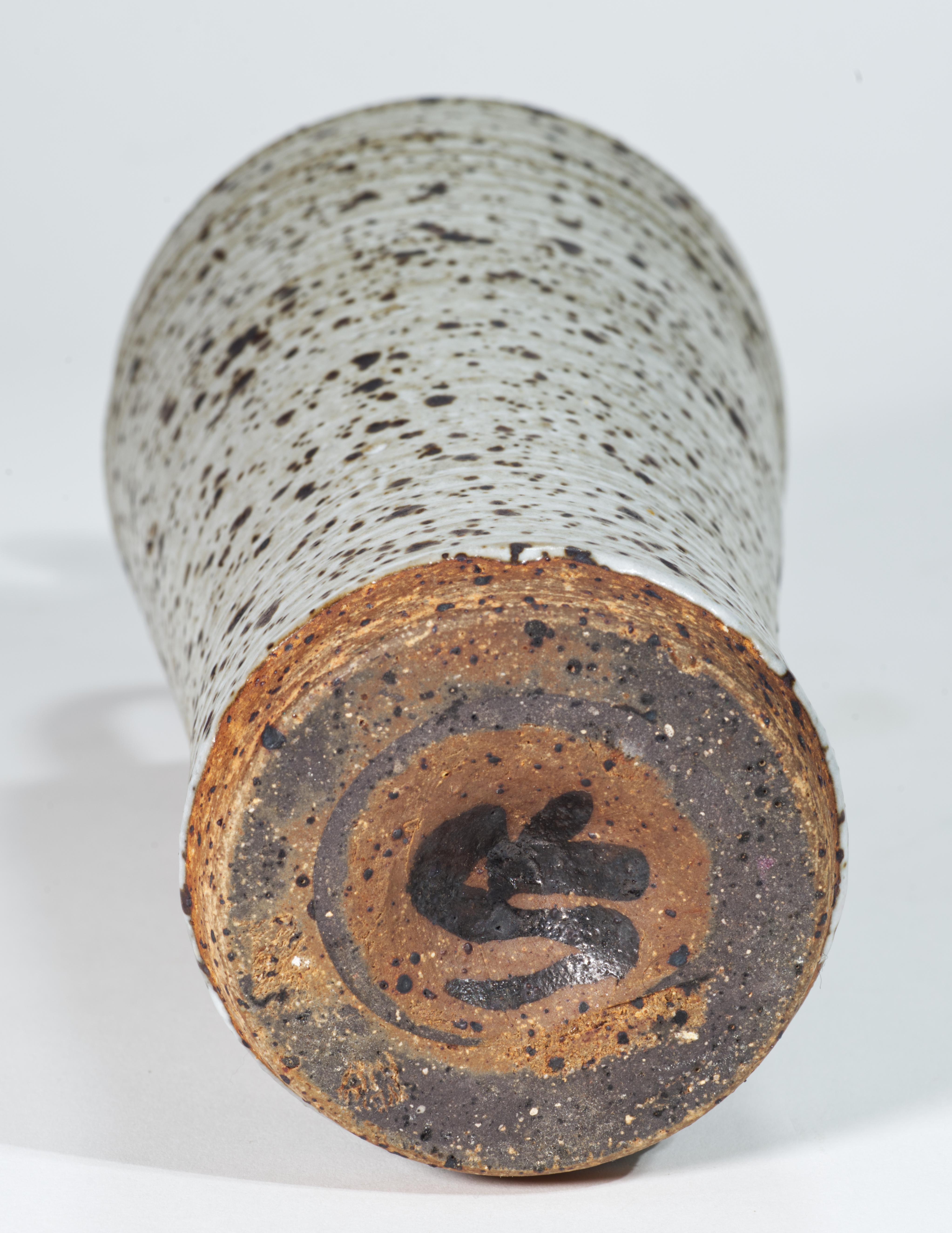 Ceramica Vaso a forma di spruzzatore con smalto salino, Studio americano Pottery, anni '70 in vendita