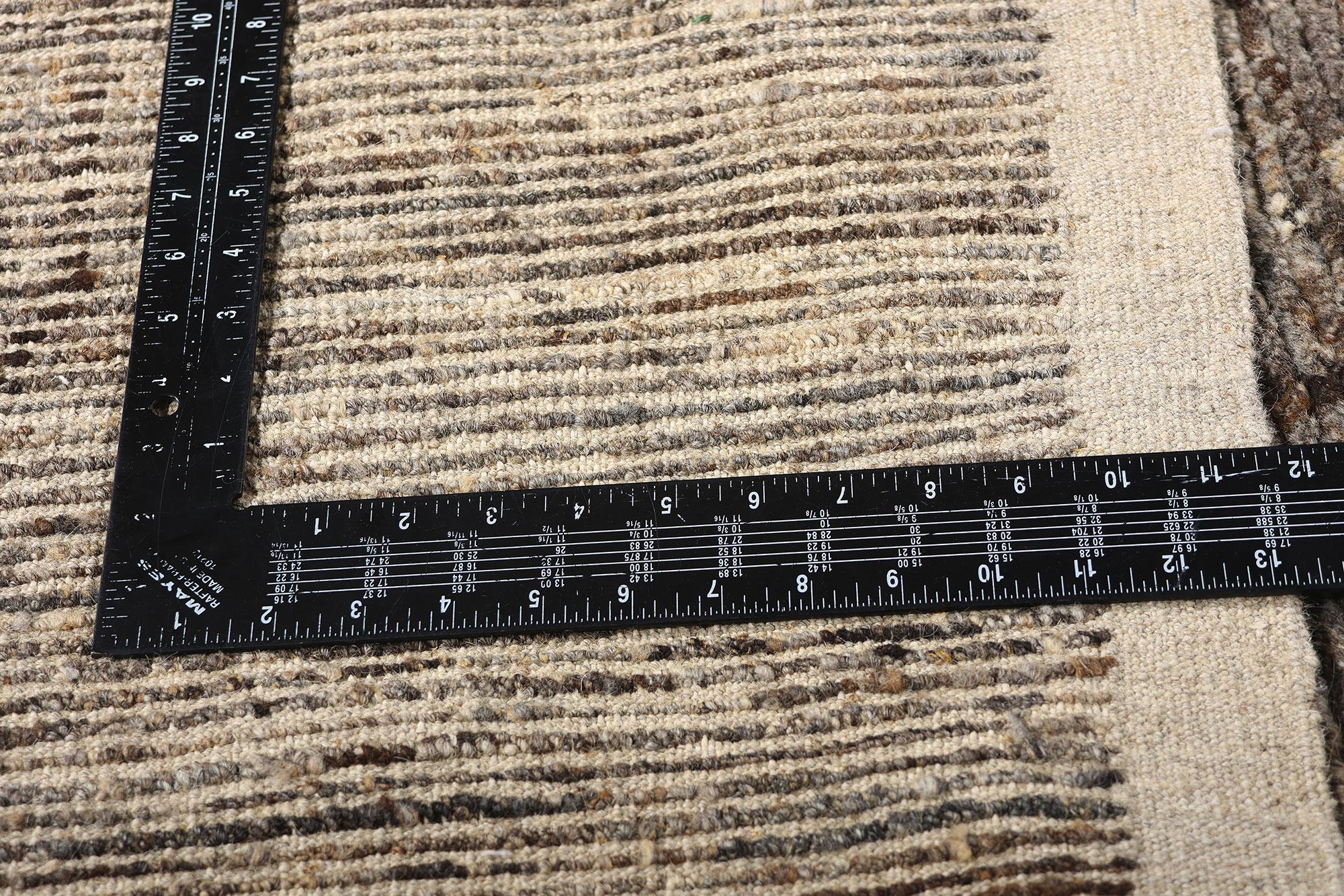 Neuer organischer marokkanischer Teppich im brutalistischen Stil mit Modernität im Angebot 2