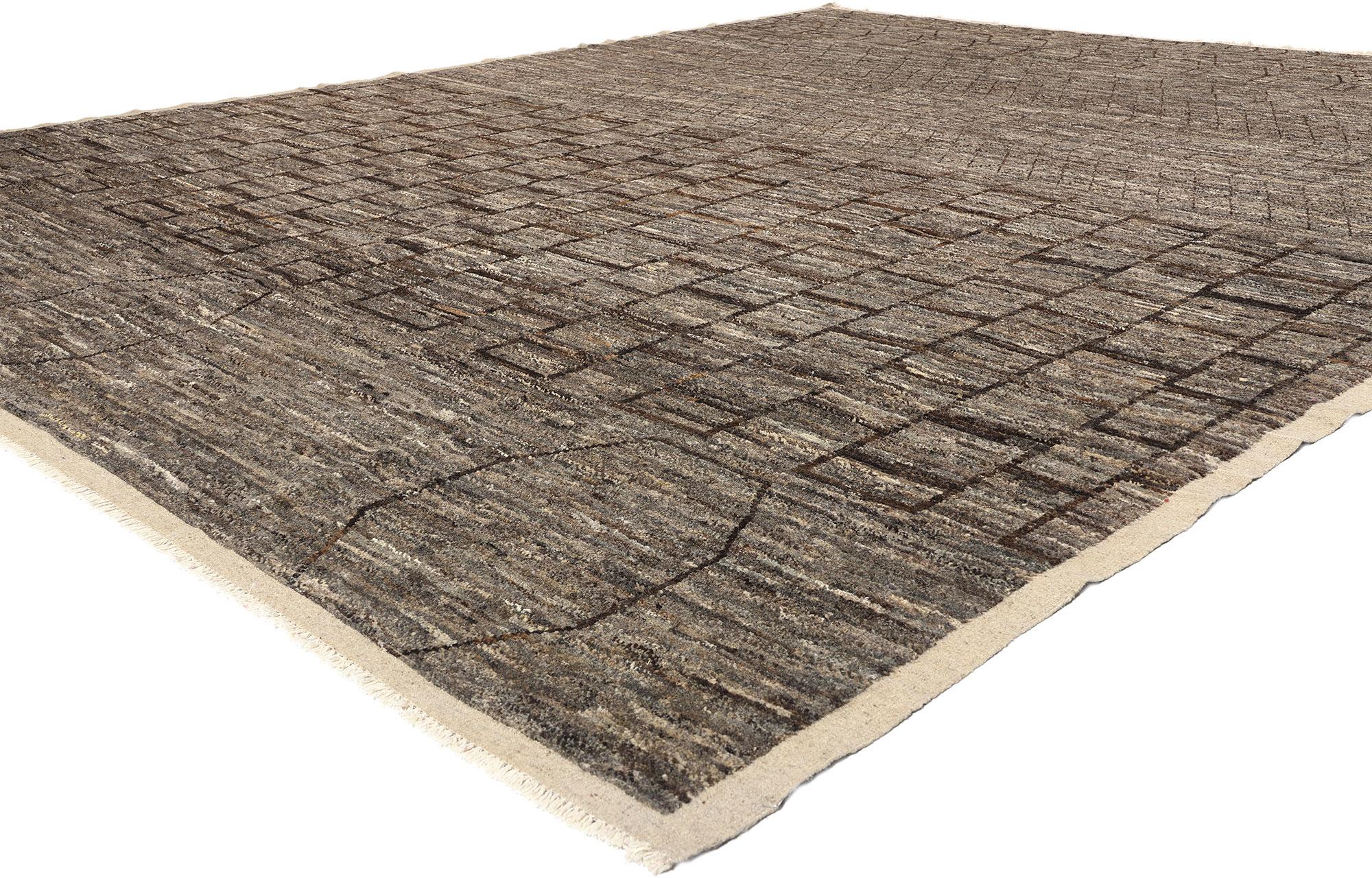 81116 Organischer moderner brutalistischer marokkanischer Teppich, 12'01 x 14'10. Dieser moderne marokkanische Teppich aus handgeknüpfter Wolle verbindet nahtlos die kühne Essenz des Brutalismus mit dem Zauber der Stämme und berücksichtigt dabei die