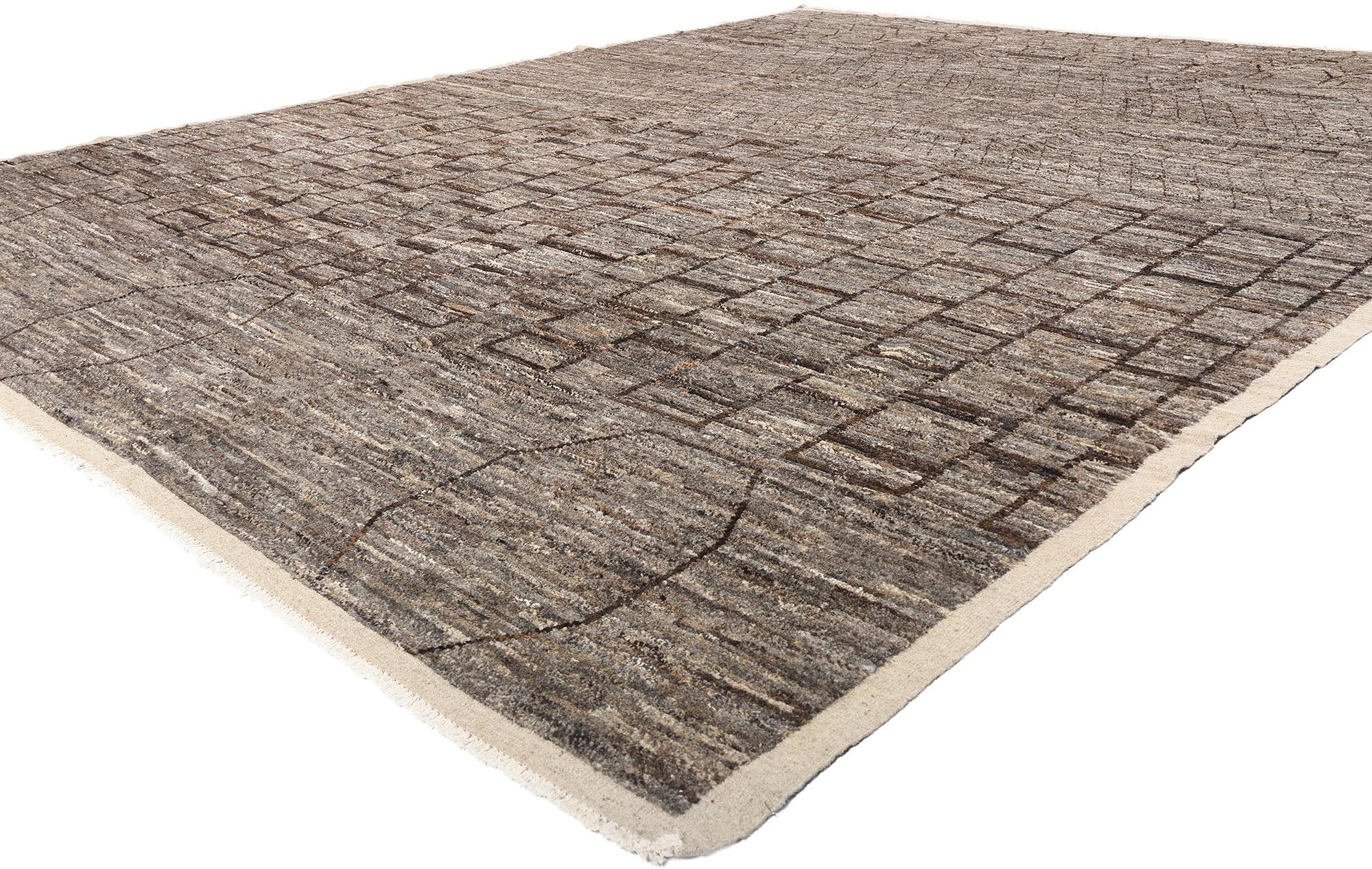 81116 Organischer moderner brutalistischer marokkanischer Teppich, 12'01 x 14'10. Dieser moderne marokkanische Teppich aus handgeknüpfter Wolle verbindet nahtlos die kühne Essenz des Brutalismus mit dem Zauber der Stämme und berücksichtigt dabei die