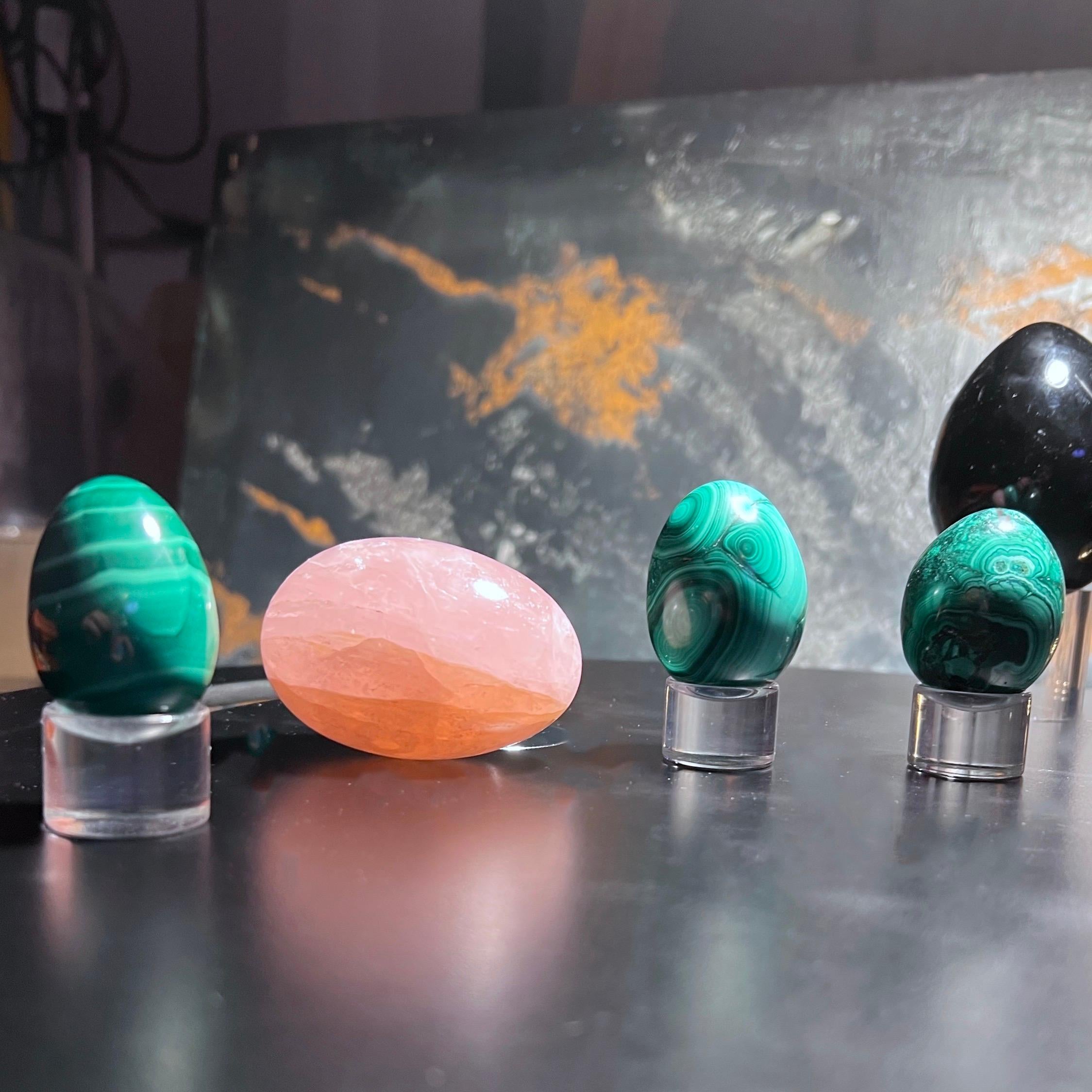 Organic Modern Hand Carved Malachite and Rose Quartz Egg Sculptural Set of 4 In Good Condition For Sale In Brooklyn, NY