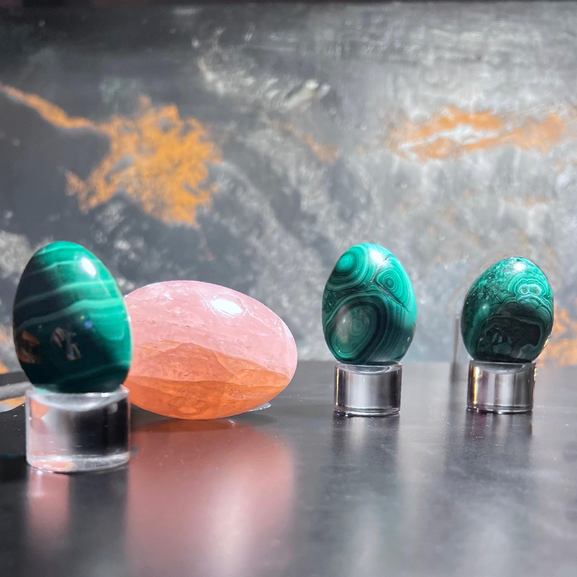 20th Century Organic Modern Hand Carved Malachite and Rose Quartz Egg Sculptural Set of 4 For Sale