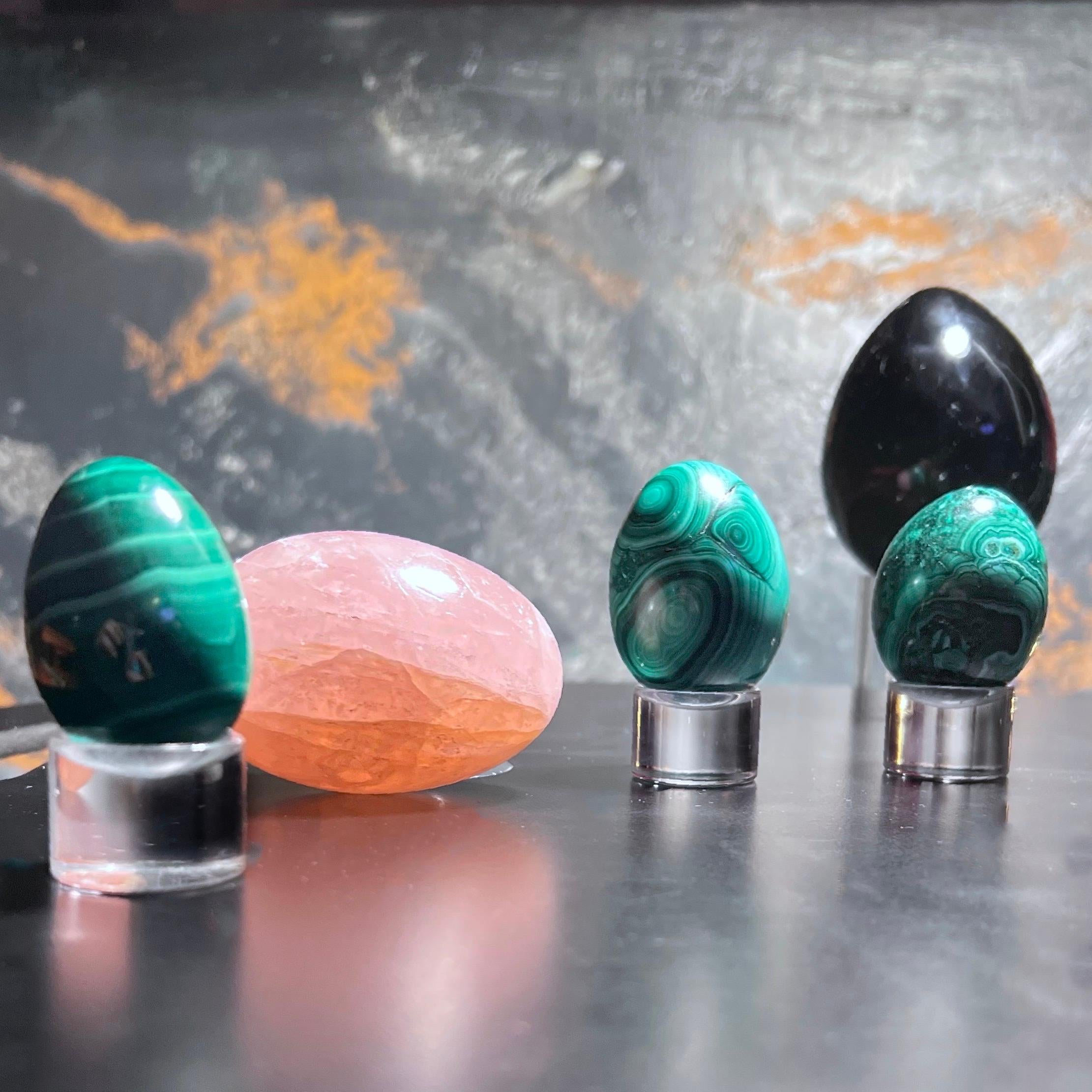 Organic Modern Hand Carved Malachite and Rose Quartz Egg Sculptural Set of 4 For Sale 3