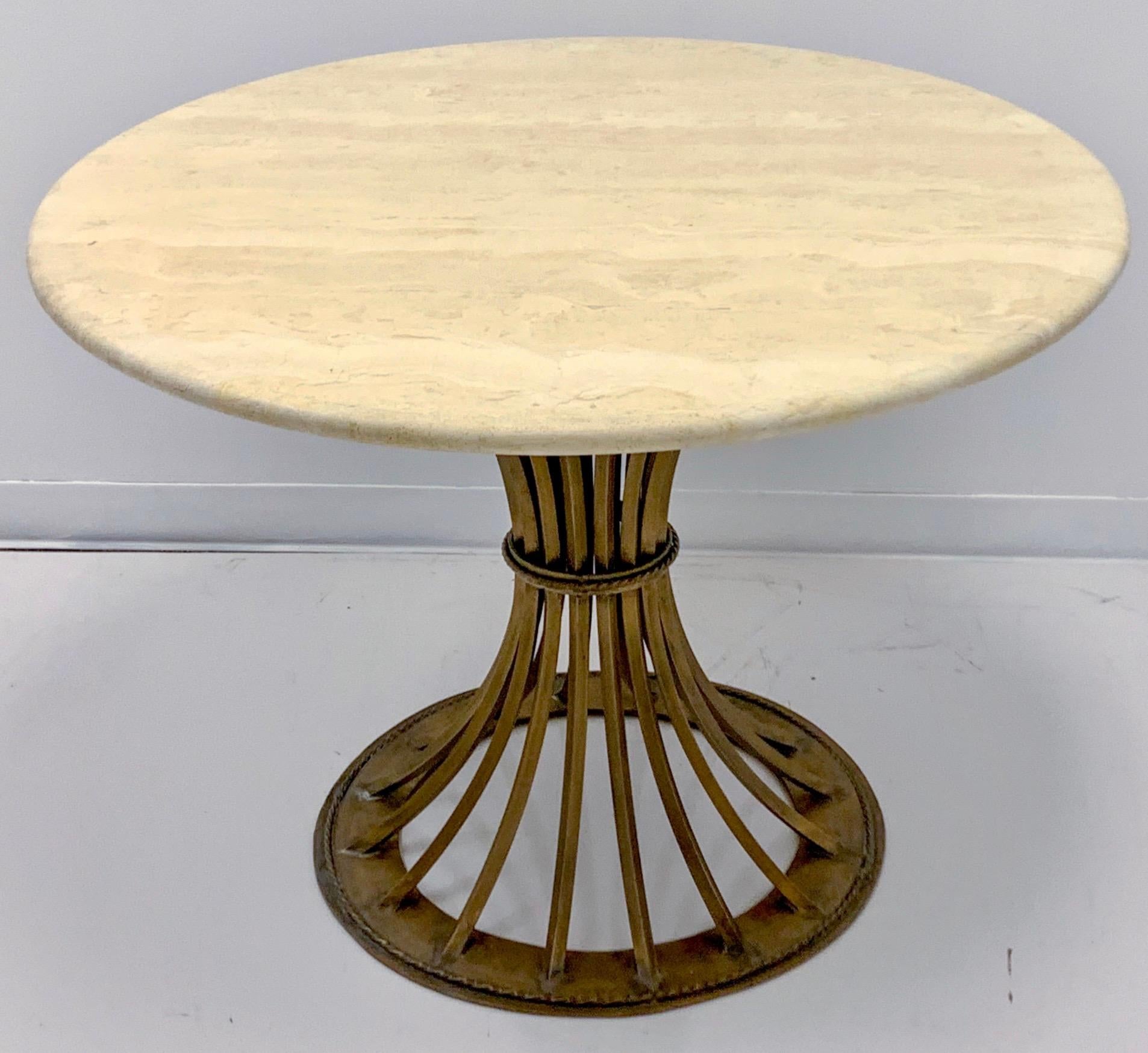 Mesa de centro orgánica moderna Kreiss de travertino y hierro dorado inspirada en Dunbar Estadounidense en venta