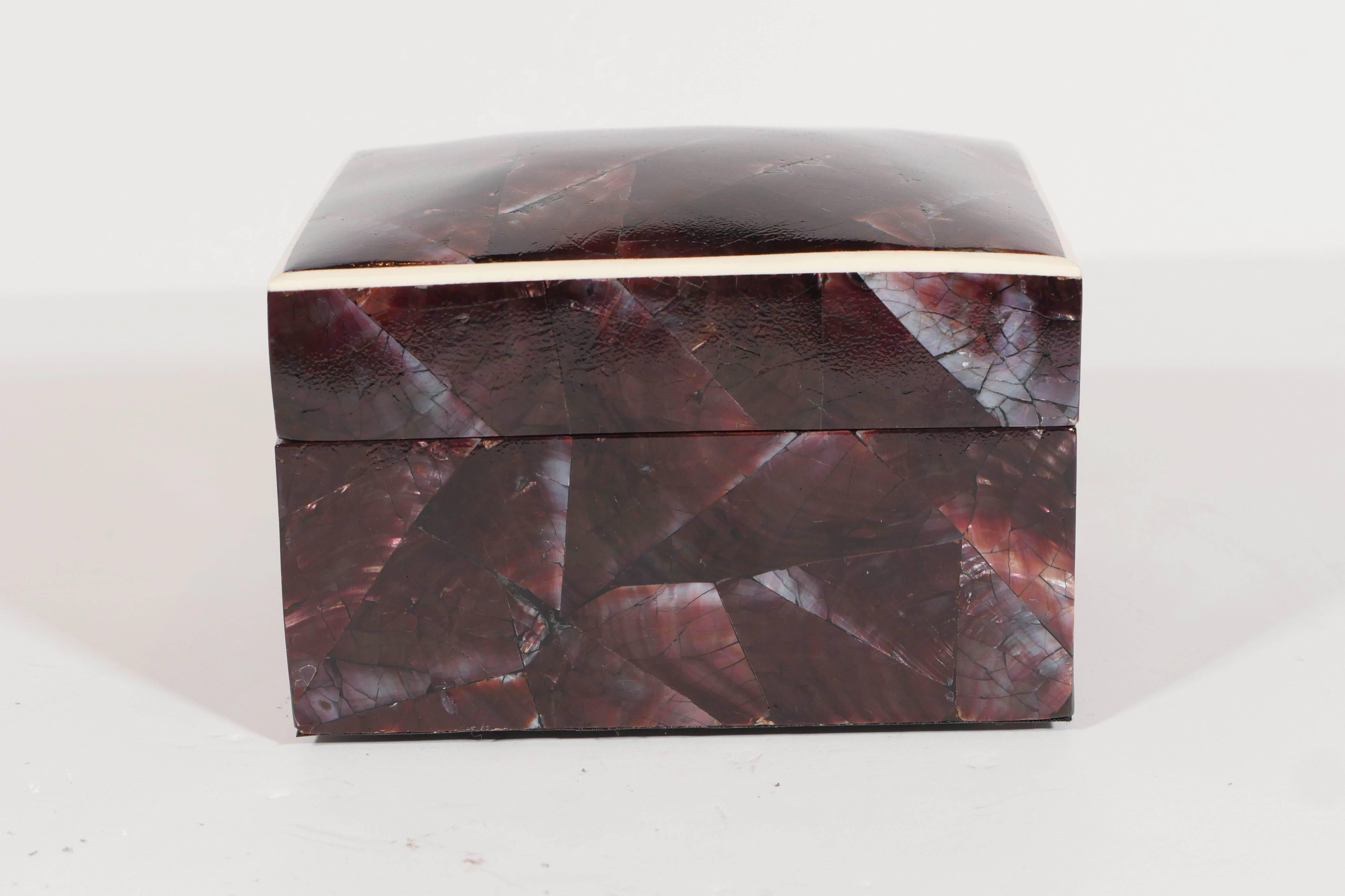 Organic Modern Lacquered Pen Shell Decorative Box with Bone Trim In Excellent Condition In Fort Lauderdale, FL