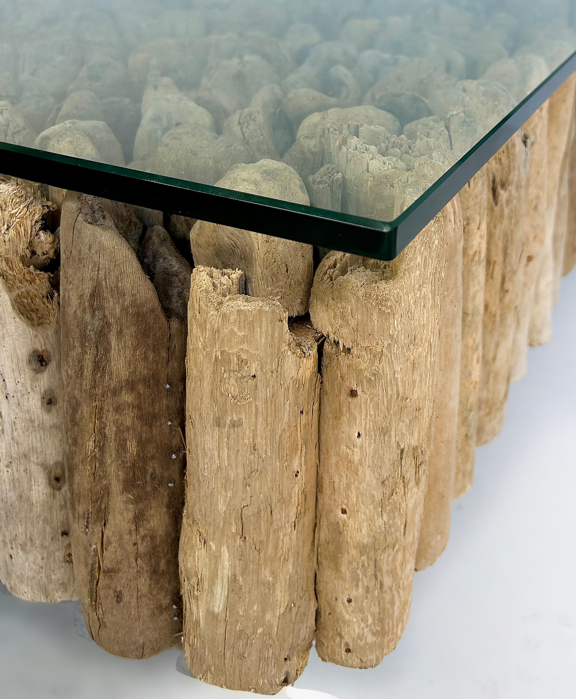 20ième siècle The Modernity Grande table à café/cocktail en bois flotté avec plateau en verre 3/8 en vente