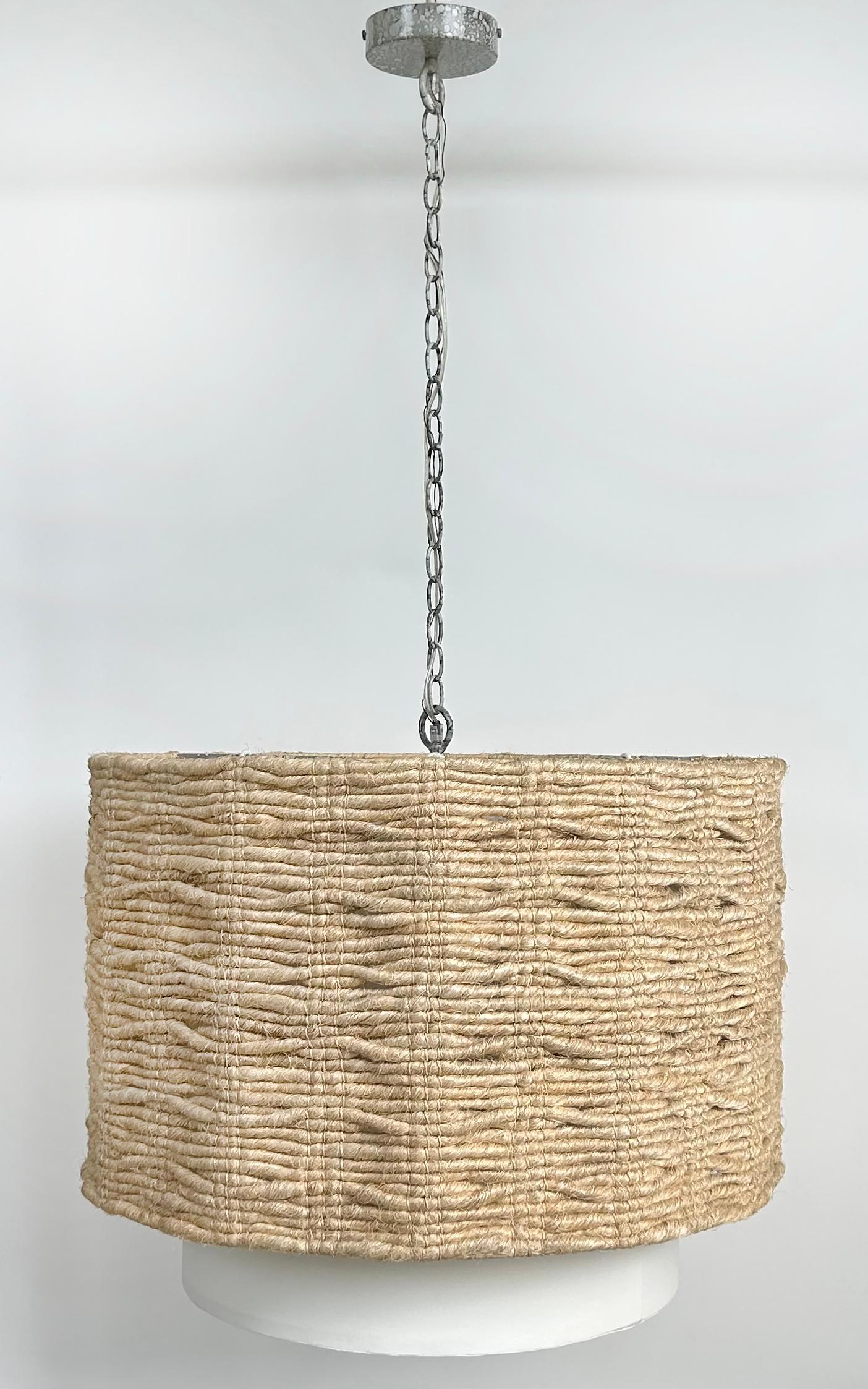 Organic Modern Made Goods Lustre tambour Amani, brins d'abaca, grand modèle en vente 3