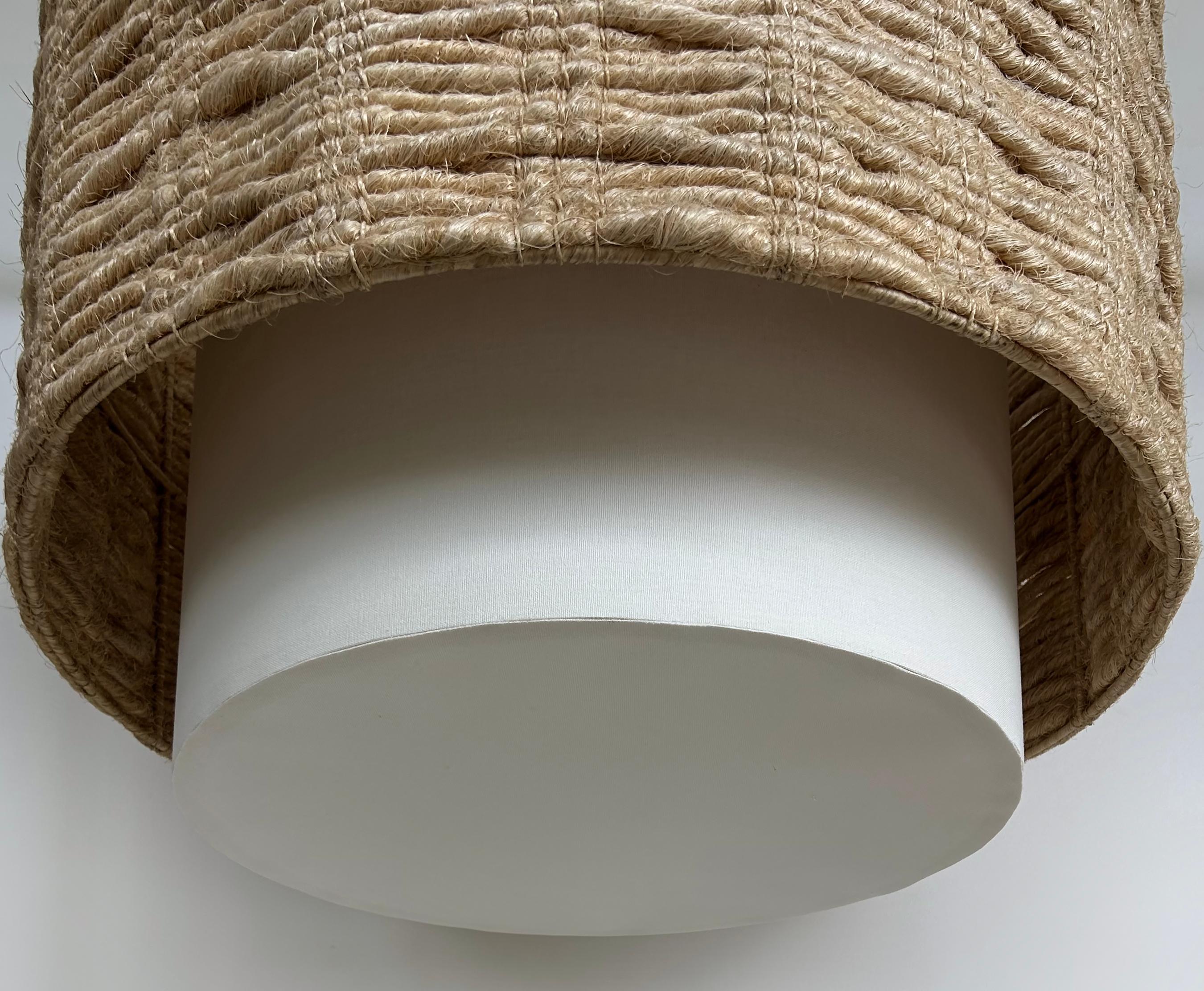 Américain Organic Modern Made Goods Lustre tambour Amani, brins d'abaca, grand modèle en vente