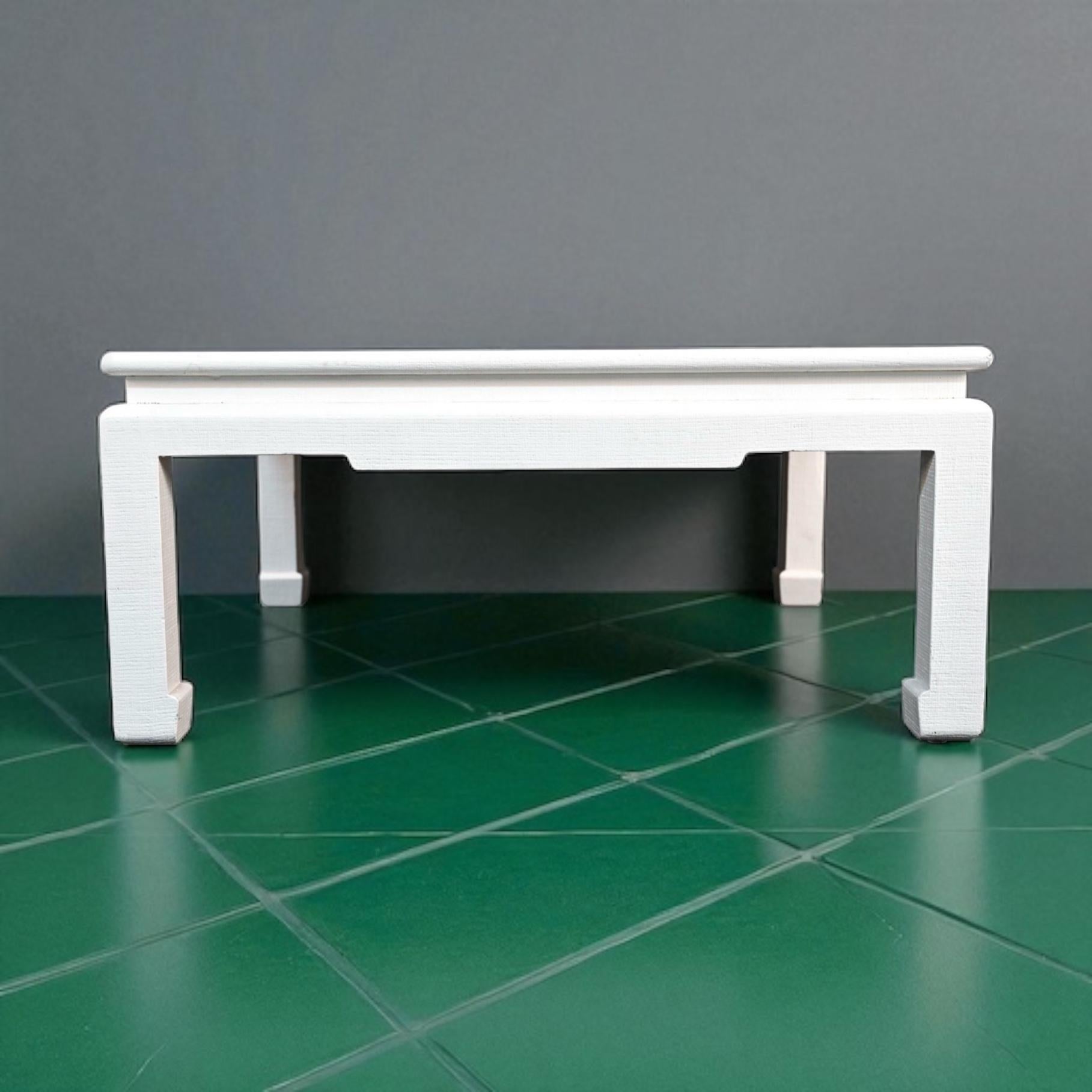 20ième siècle Table basse carrée enveloppée de toile d'herbe Organic Modern Ming Style Att. Au boulanger en vente