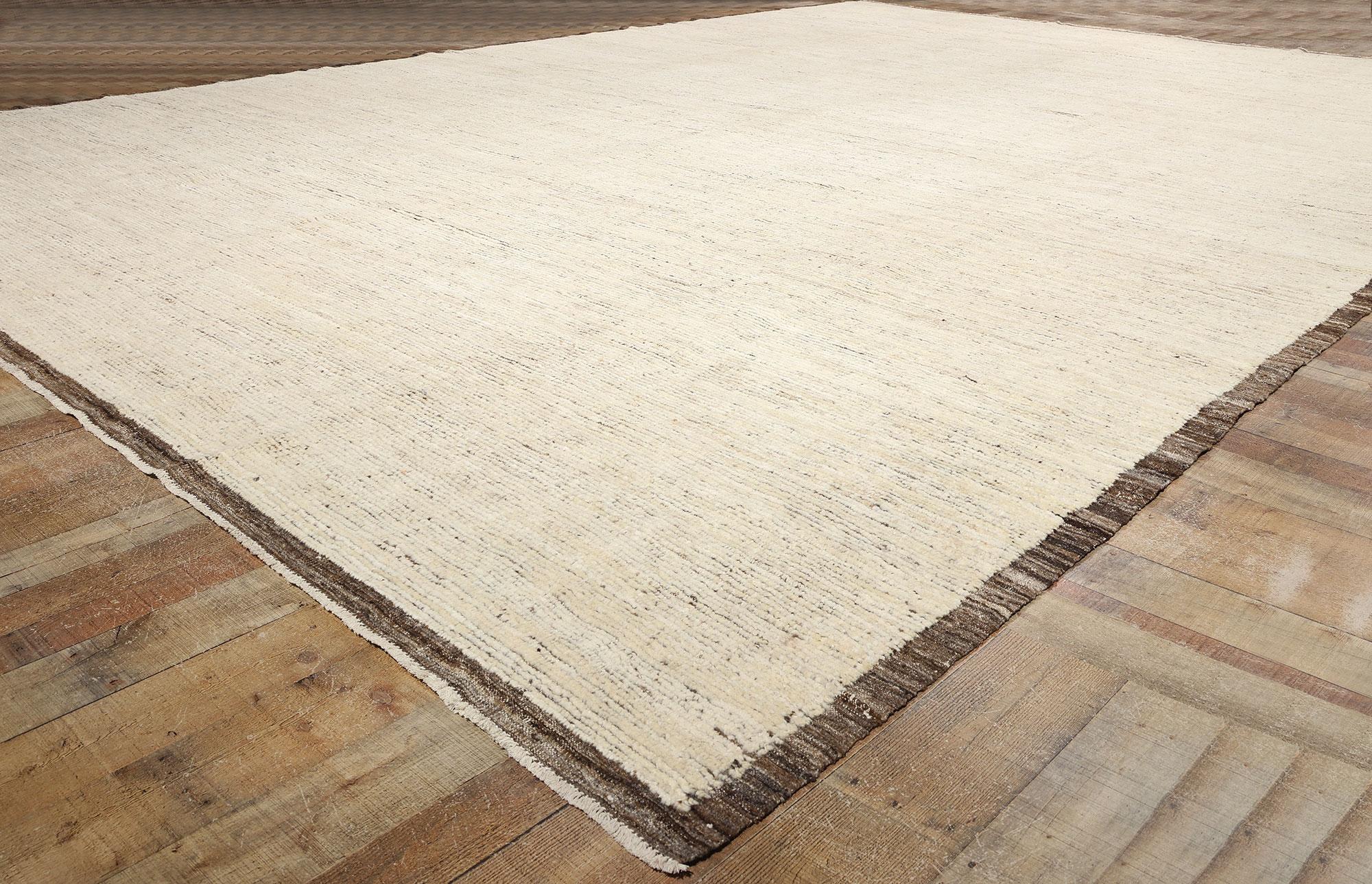 Marokkanischer minimalistischer Teppich der Organischen Moderne, Tranquil Japandi Meets Cozy Cohesiveness (21. Jahrhundert und zeitgenössisch) im Angebot