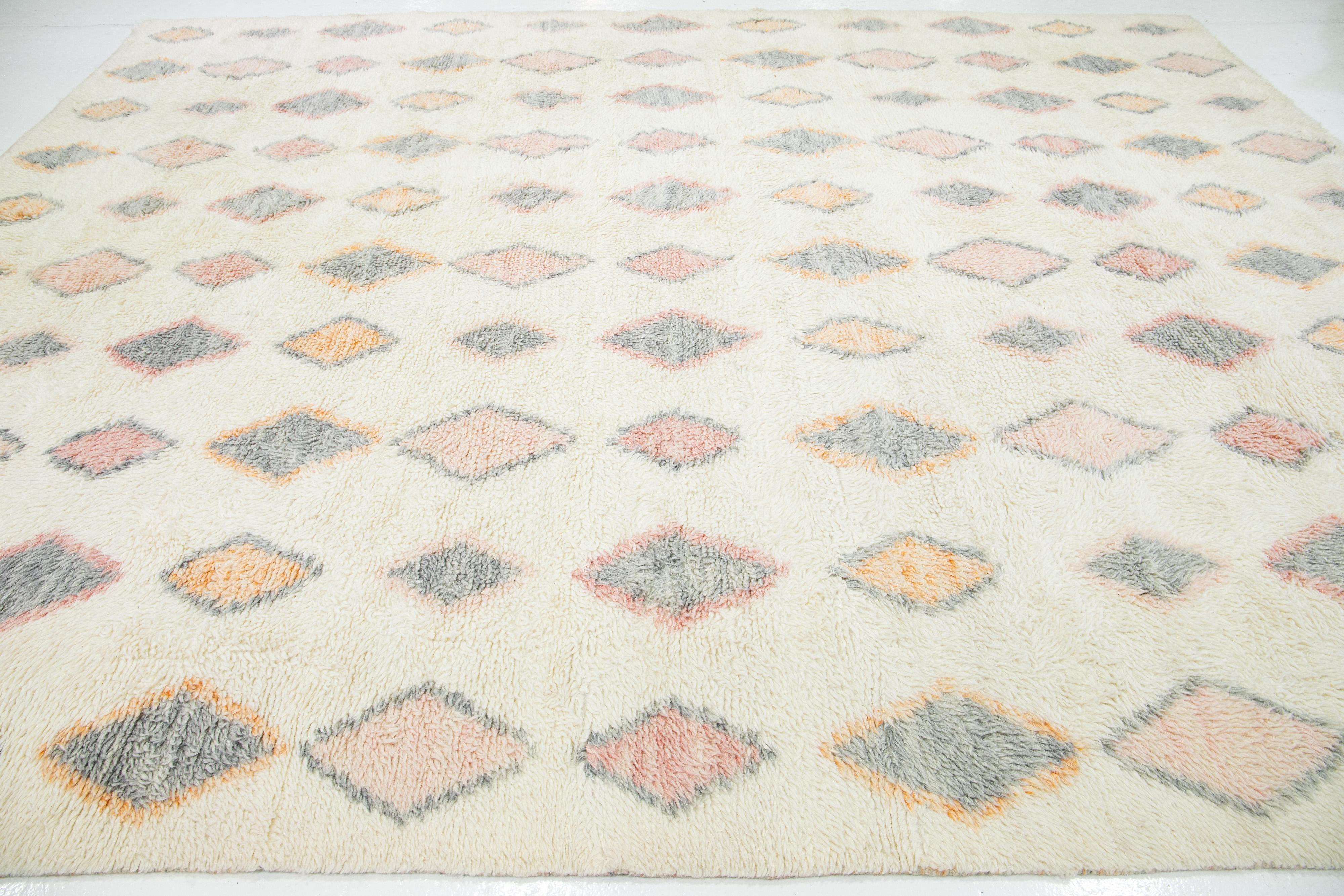Organic Modern Moroccan Style Ivory Shaggy Wool Rug With Geometric Pattern  In New Condition For Sale In Norwalk, CT