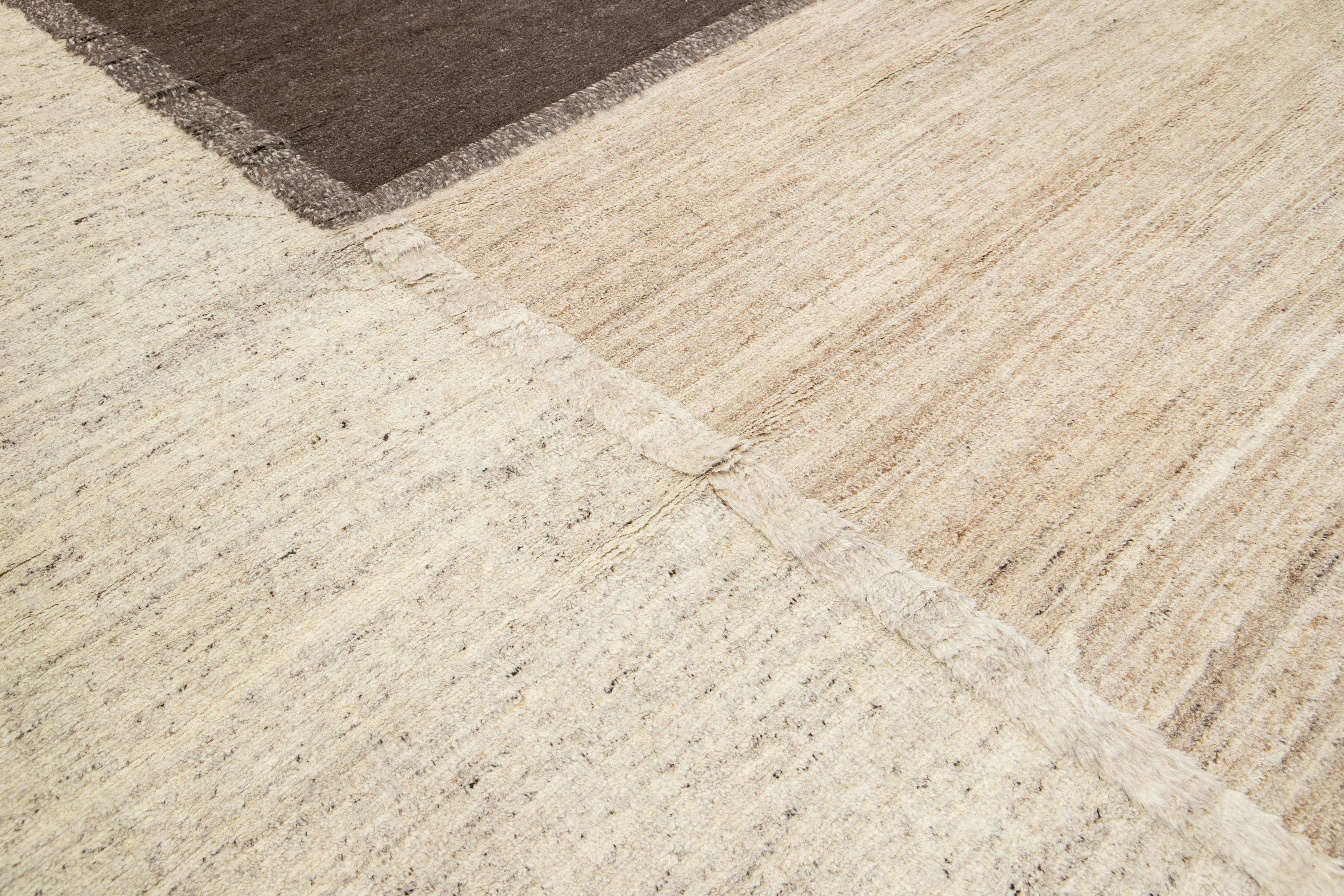 Organic Modern Moroccan Wool Rug In a Beige and Brown Geometric Design For Sale 3