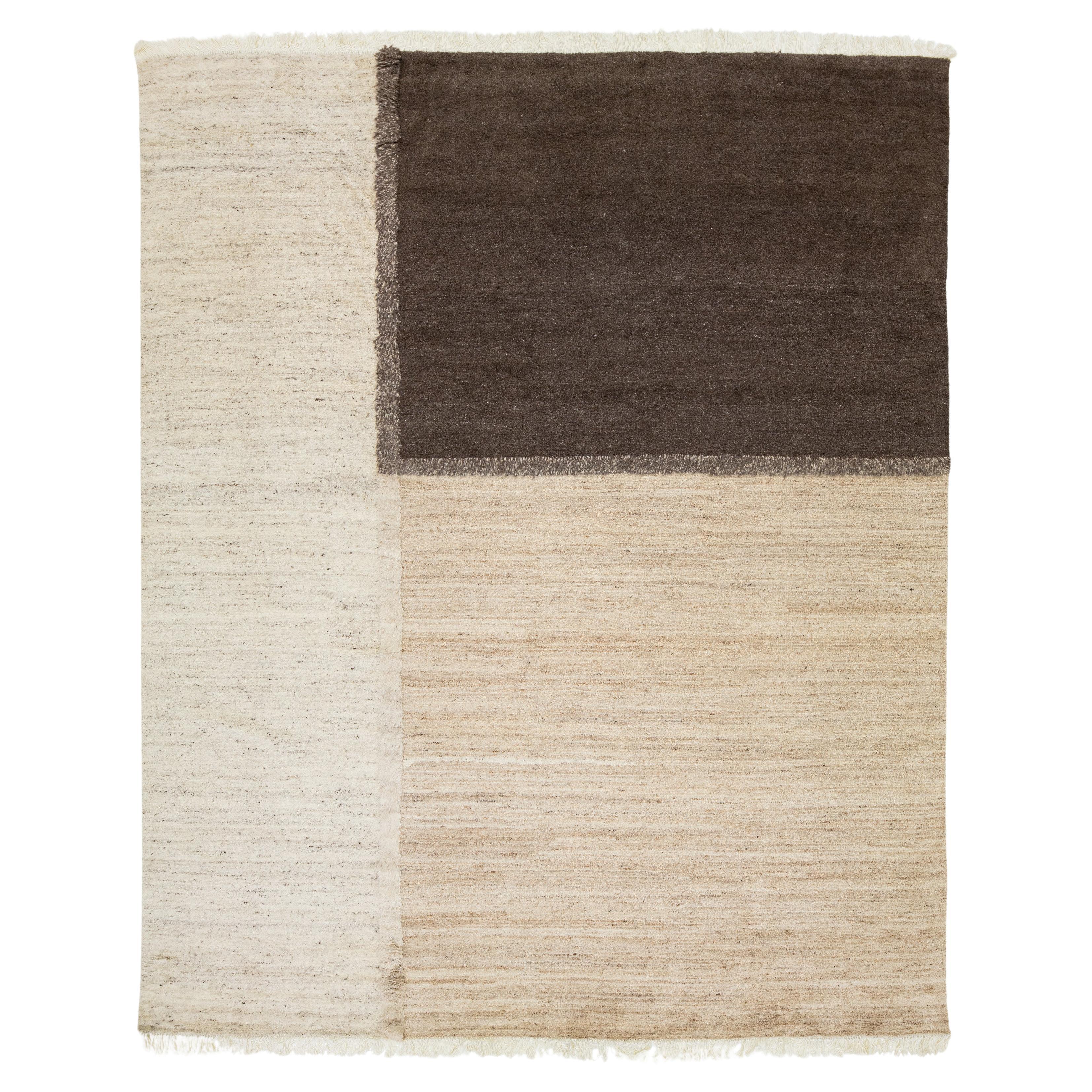 Organic Modern Moroccan Wool Rug In a Beige and Brown Geometric Design For Sale