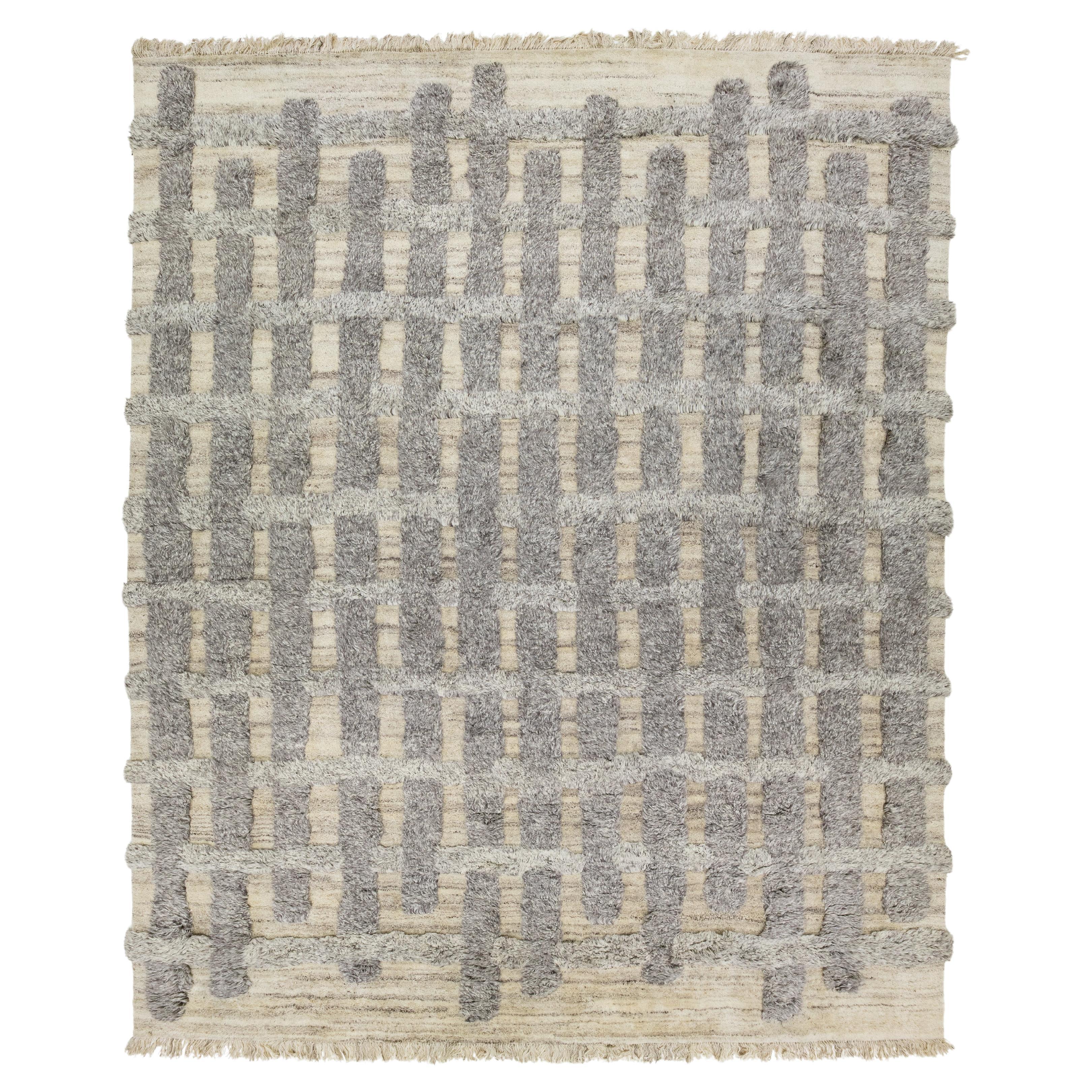 Organic Modern Moroccan Wool Rug In Beige And Gray Pattern