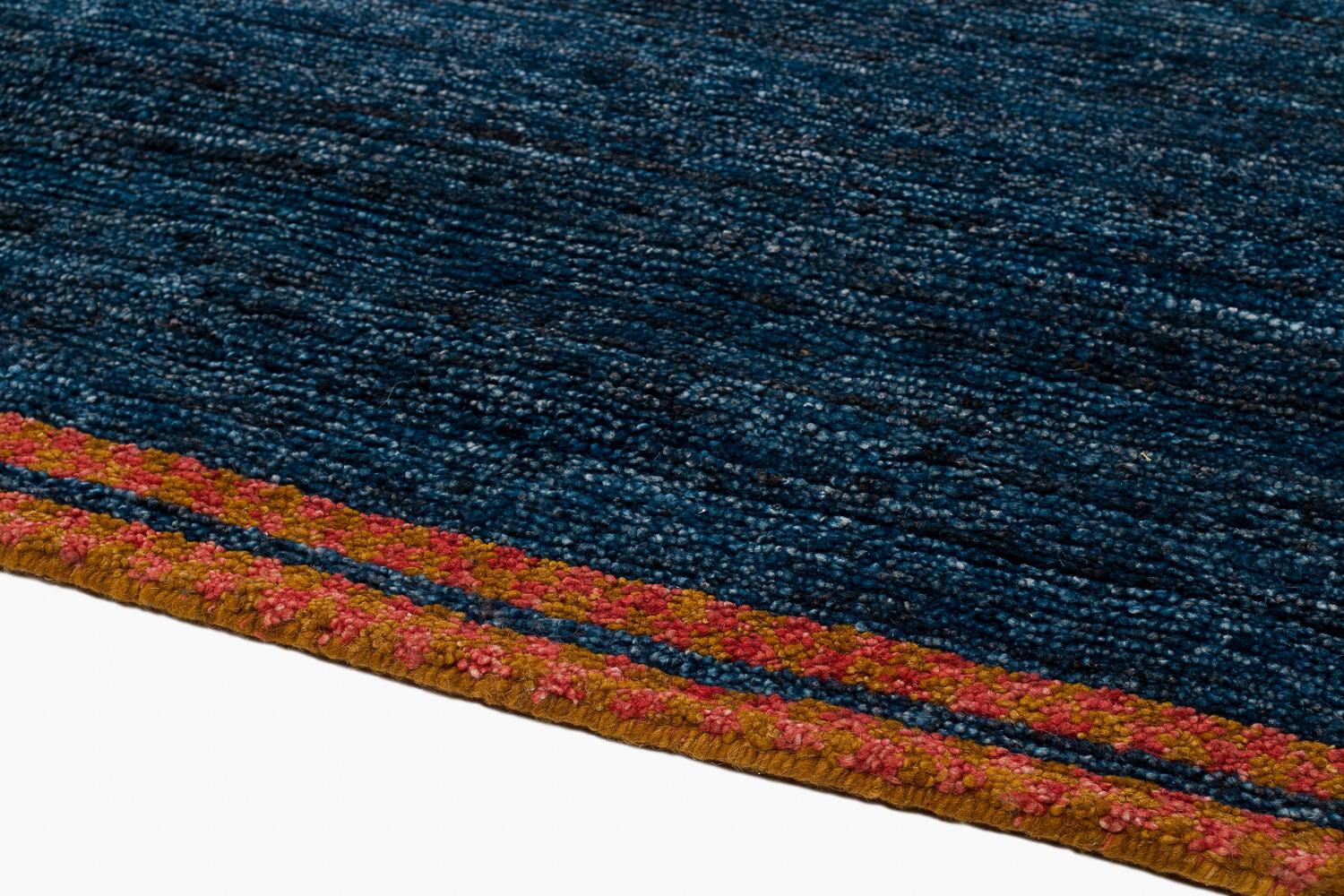 Alfombra orgánica moderna de lana índigo natural con damero by Joseph Carini en Nuevo estado para la venta en New York, NY