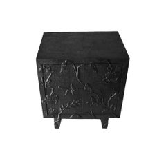 Table de chevet moderne « Organic » (24", finition martelée), table de chevet recouverte de métal à motifs floraux