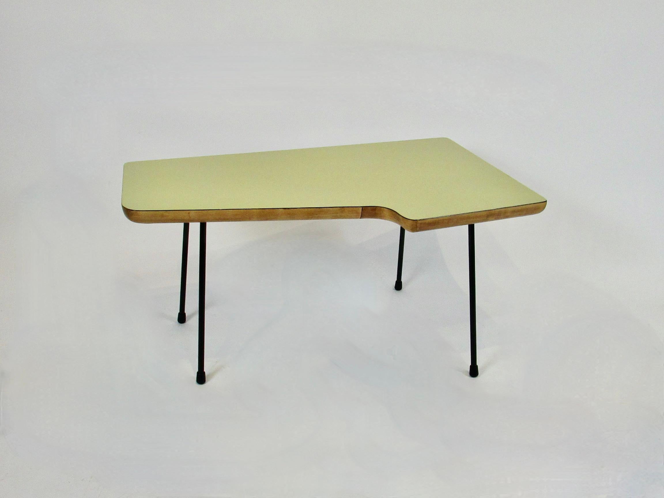 Carter Winter worked with Ray Komai both true midcentury American modernist designers. This table identifies closely with their style and design. Wonderfully organic form in great condition. Laminate top with rounded wood apron underneath. Supported
