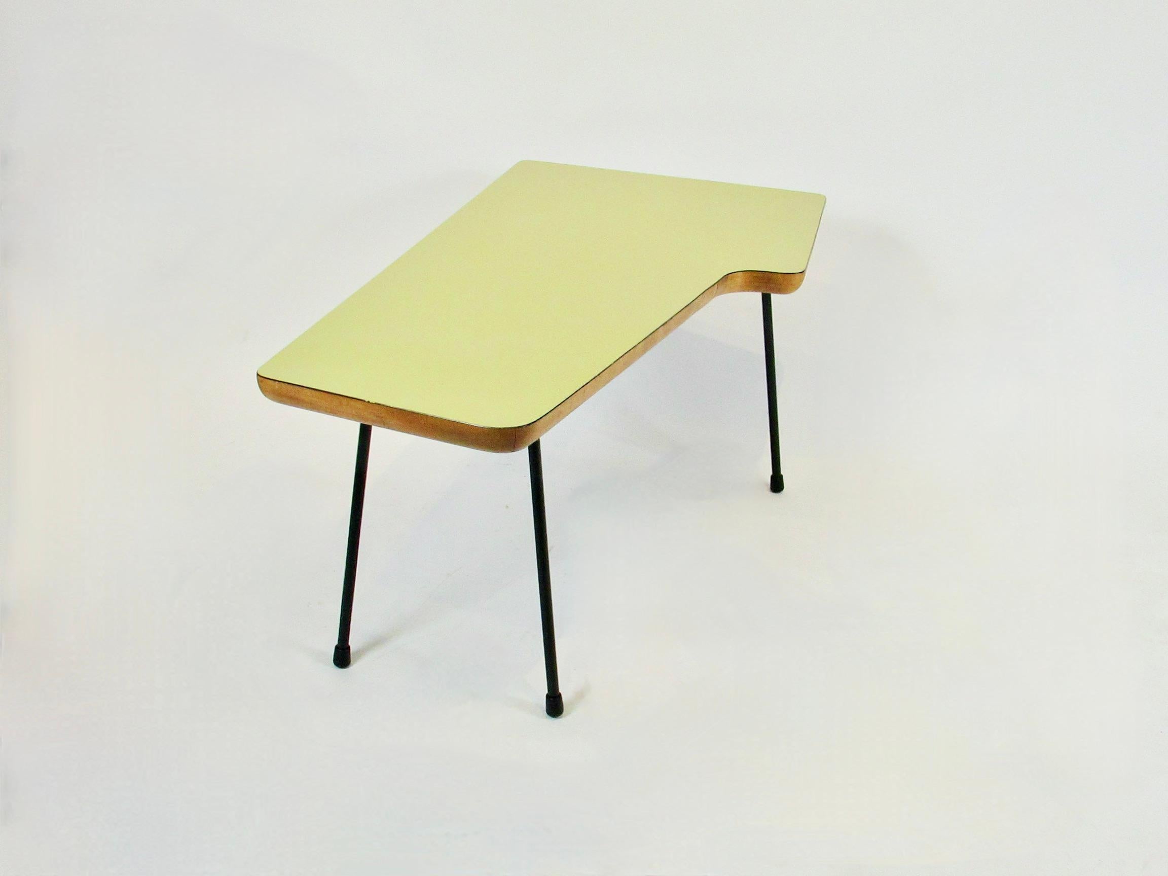 Laminated Organic Modern Occasional Table Attributed to Ray Komai and Carter Winter Studio For Sale