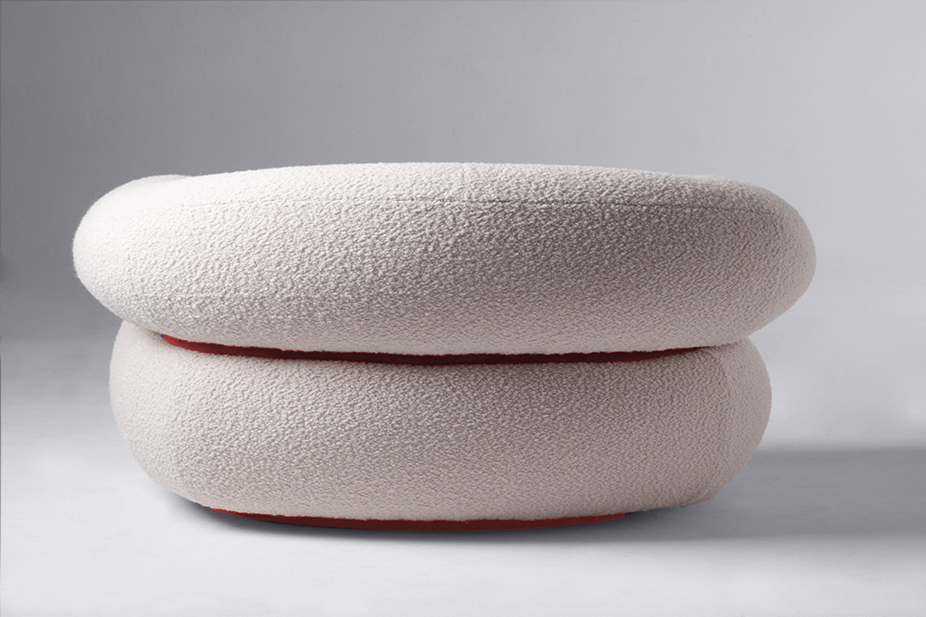 Organic Modern Off-White Bouclé Malibu Sofa mit rotem Baumwollsamt, w=200 (Moderne der Mitte des Jahrhunderts) im Angebot