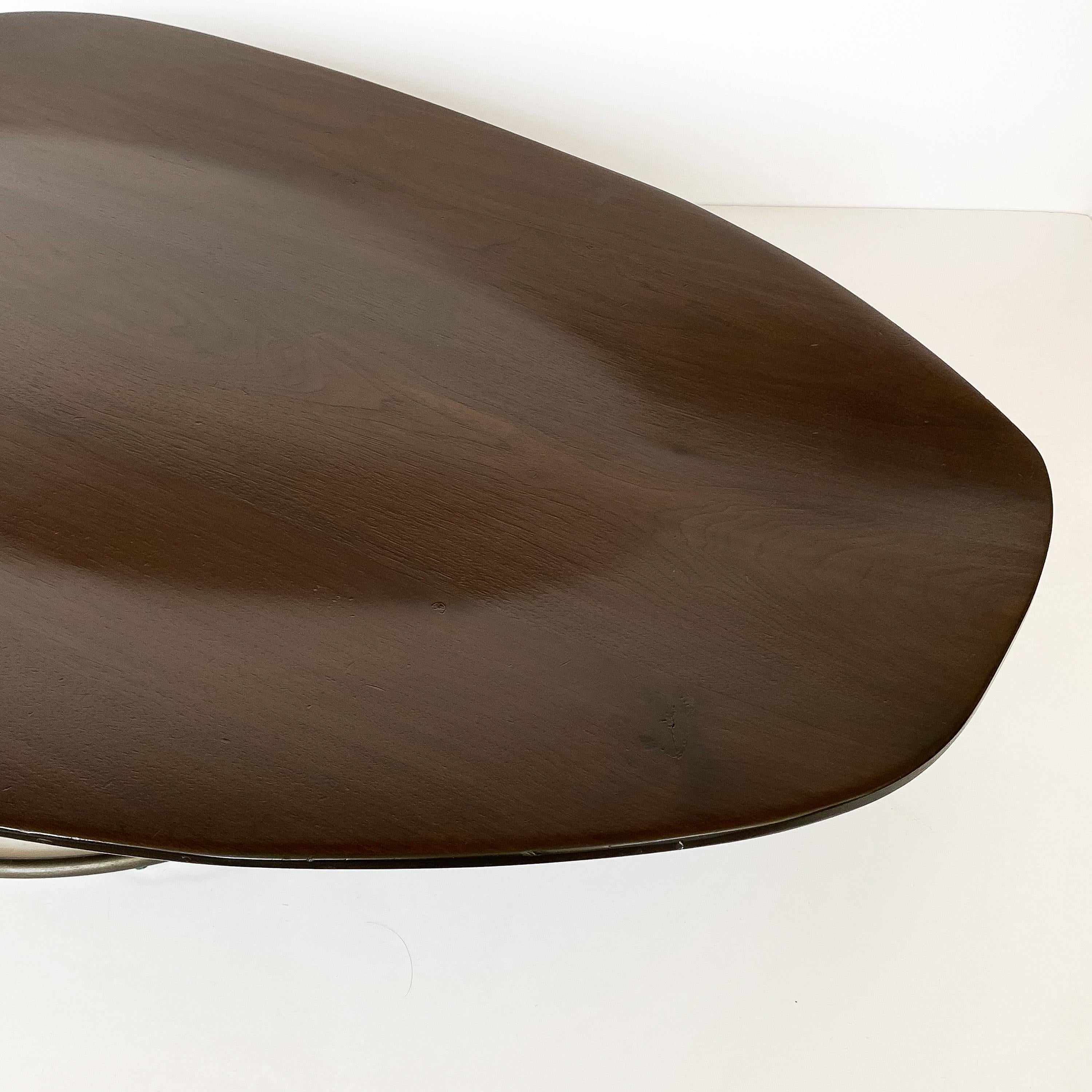 Organic Modern Pebble Shaped Walnut Coffee Table In Good Condition In Chicago, IL