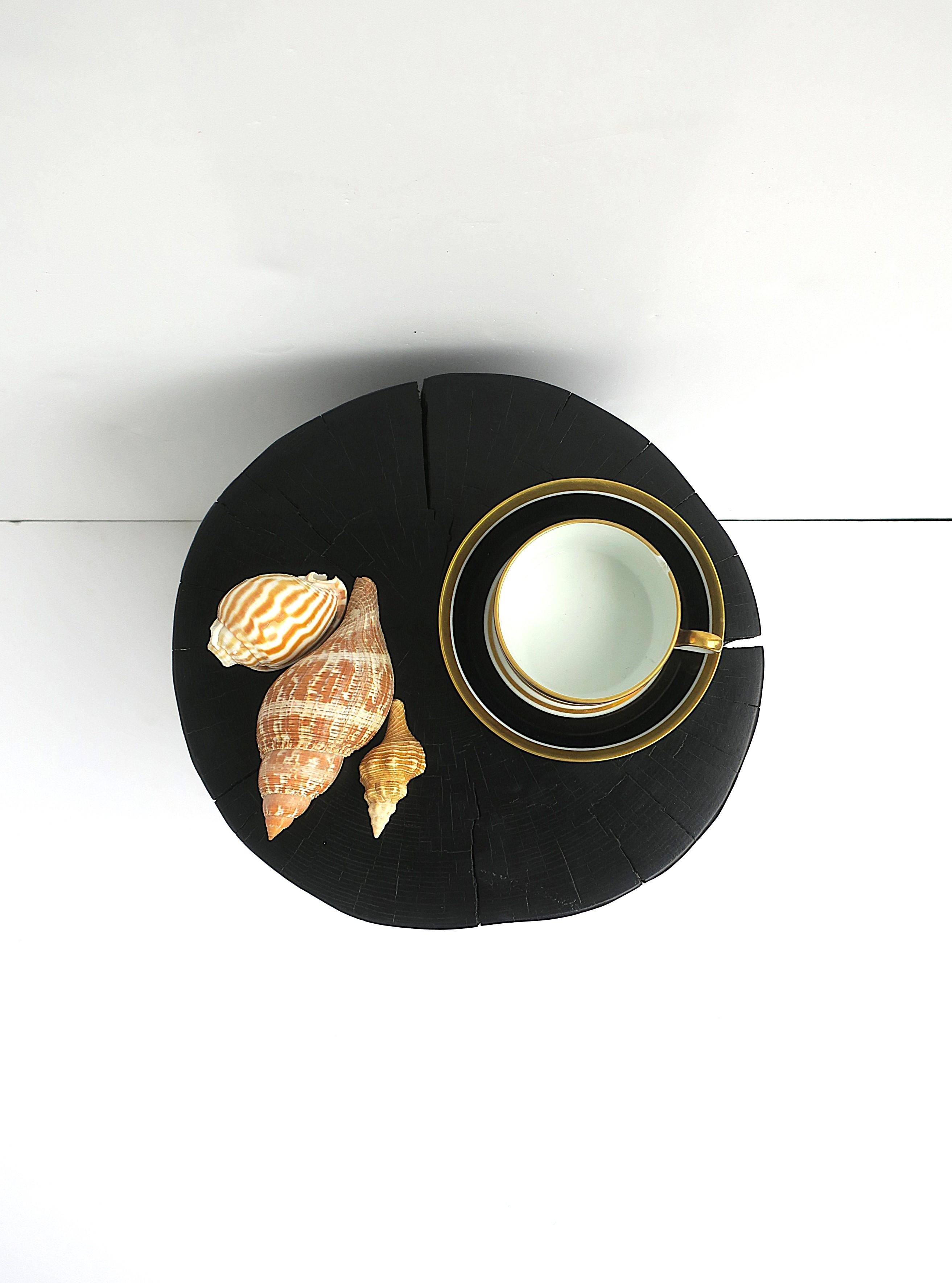 Bois Table à boissons à piédestal en vente