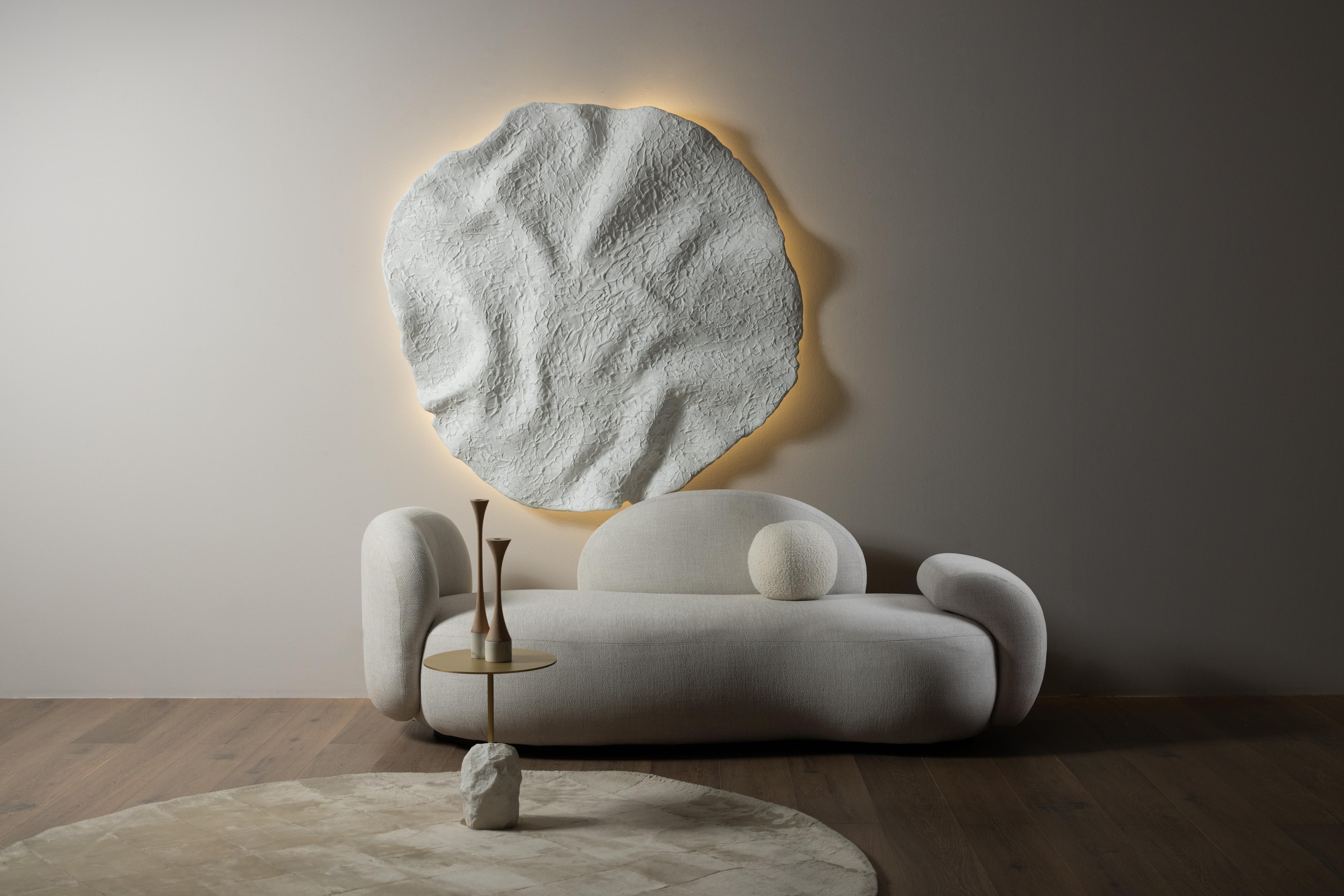 Moderne Table d'appoint Pico en marbre Calacatta, fabriquée à la main au Portugal par Greenapple en vente