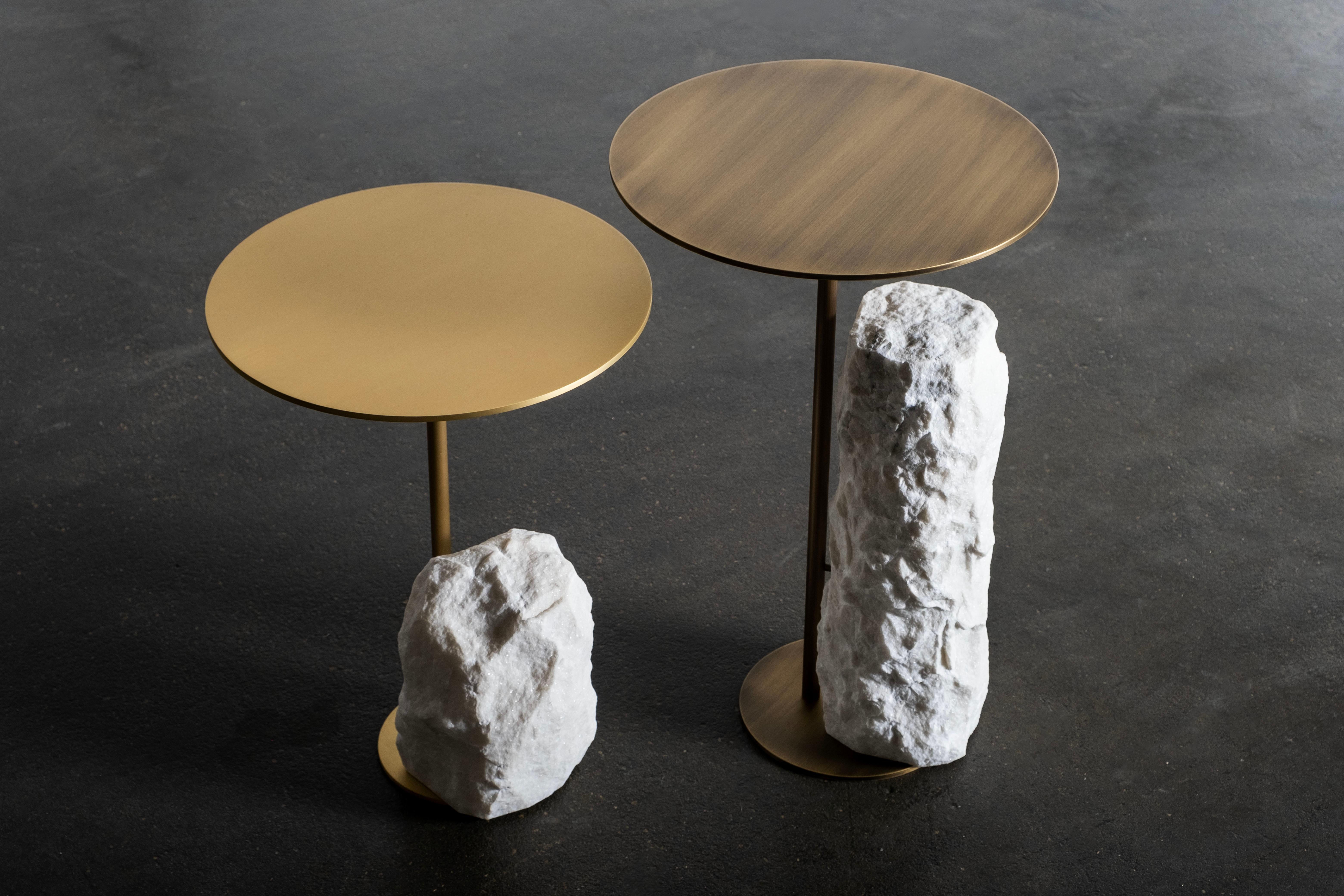 XXIe siècle et contemporain Table d'appoint Pico en marbre Calacatta, fabriquée à la main au Portugal par Greenapple en vente